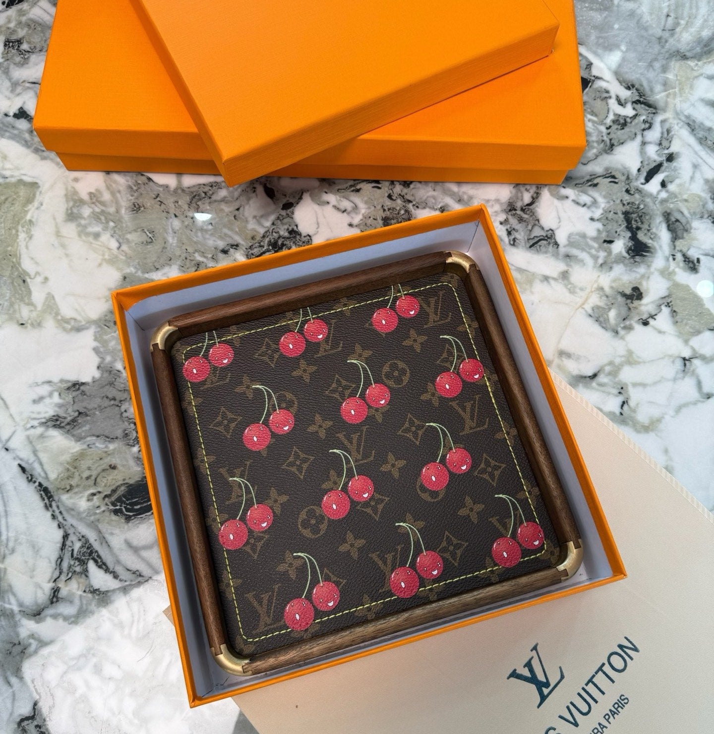 LV SQUARE SERVING TRAY (CHERRY)