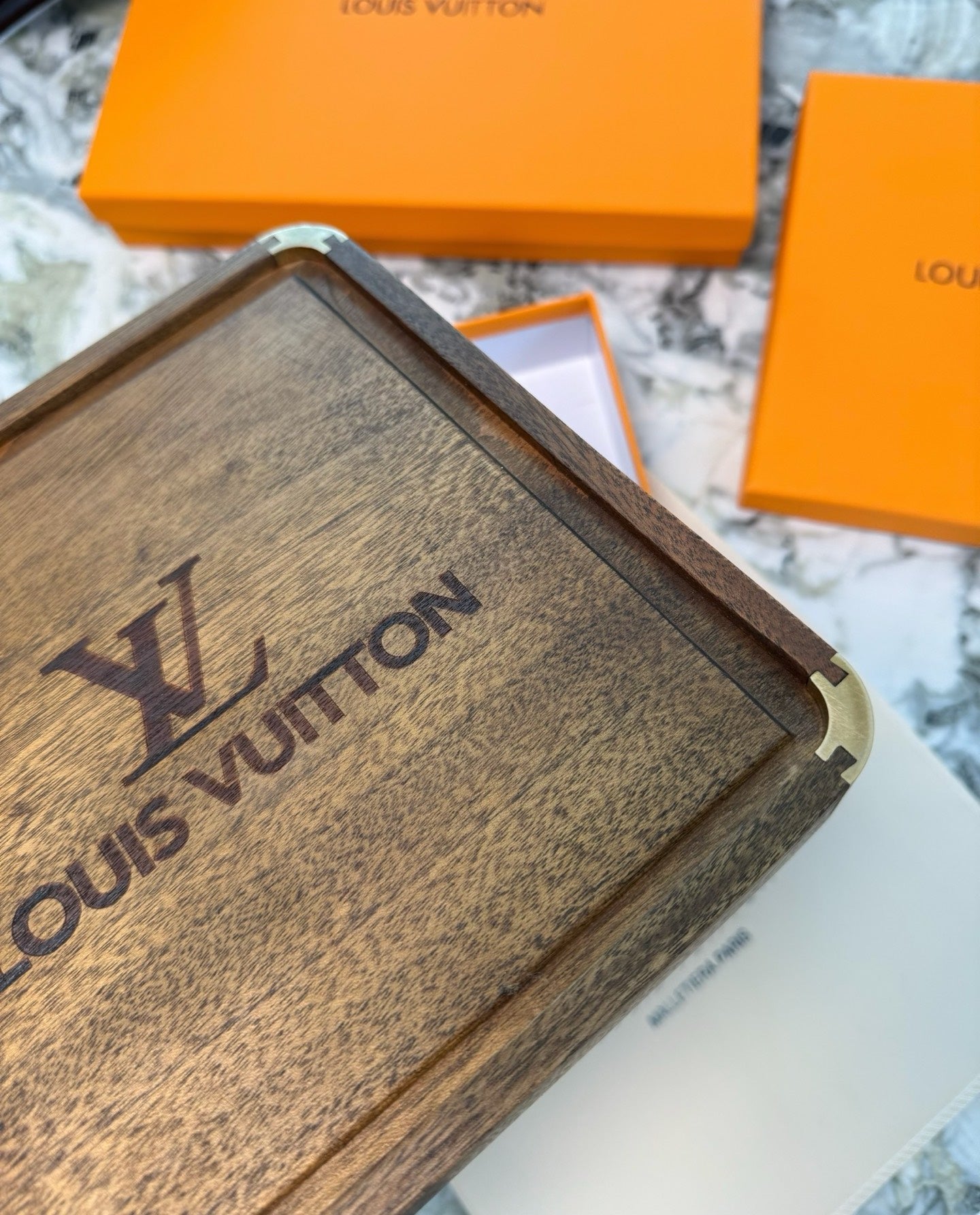 LV SQUARE SERVING TRAY (CHERRY)