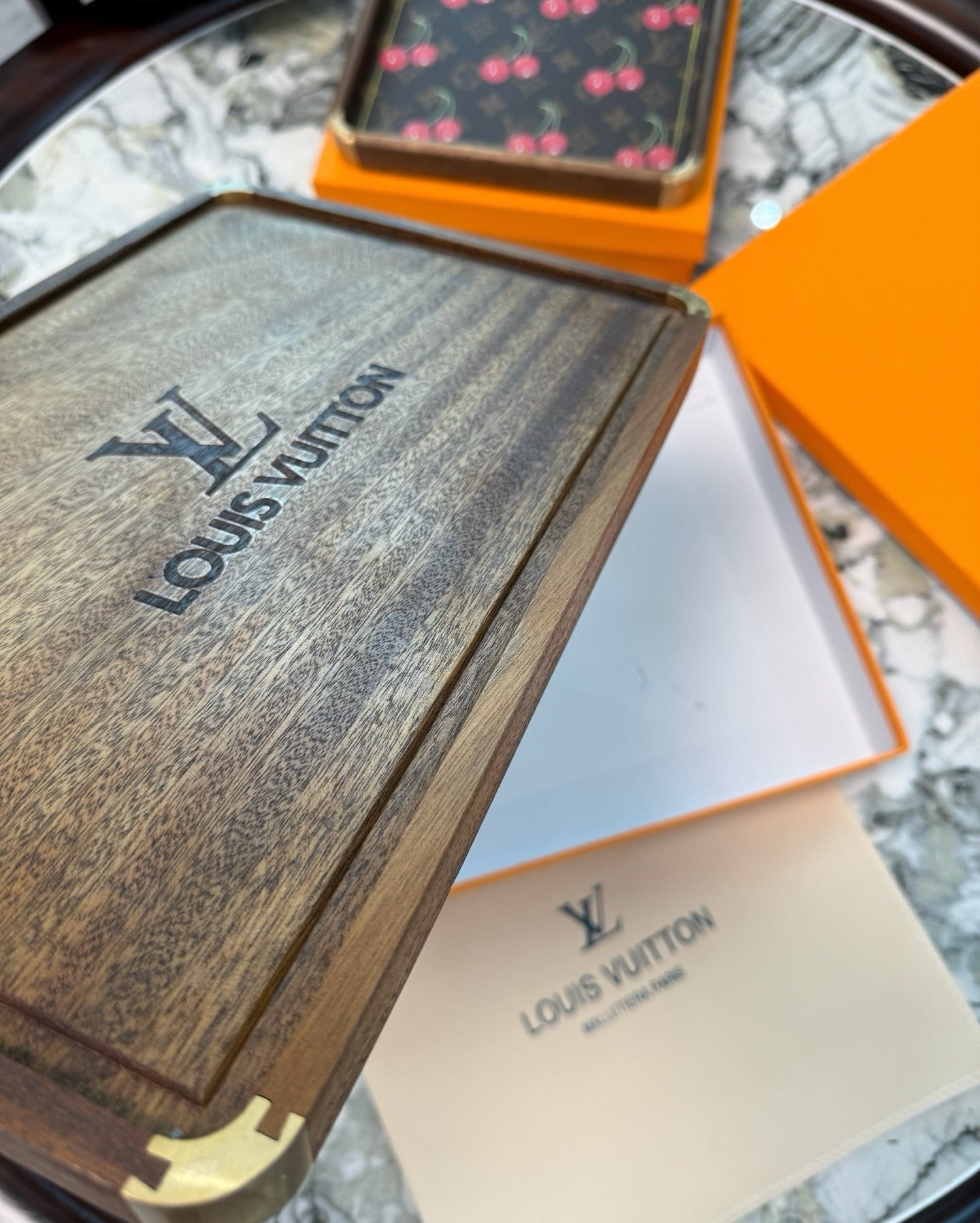LV RECTANGLE SERVING TRAY (CHERRY)