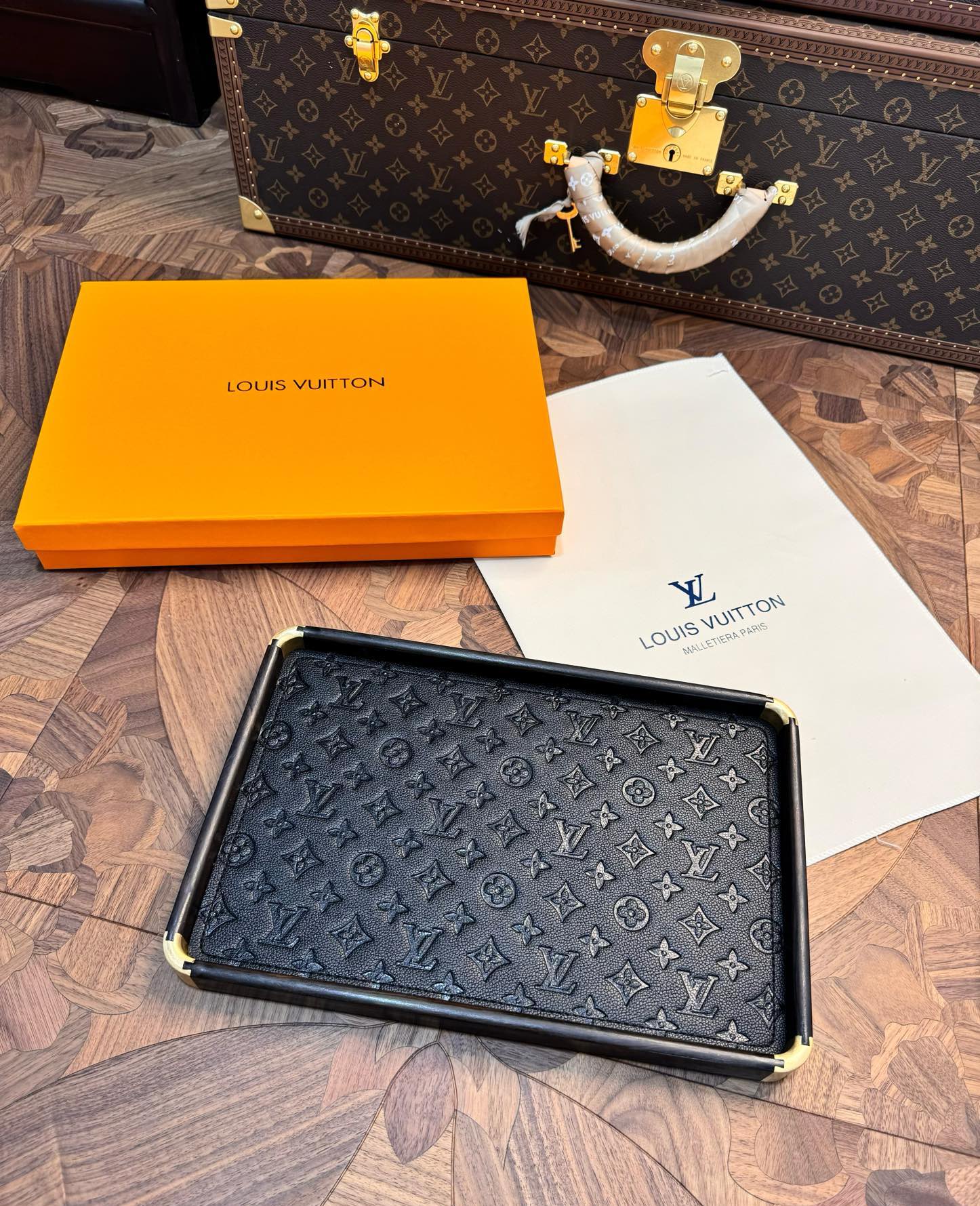 LV RECTANGLE SERVING TRAY (BLACK)