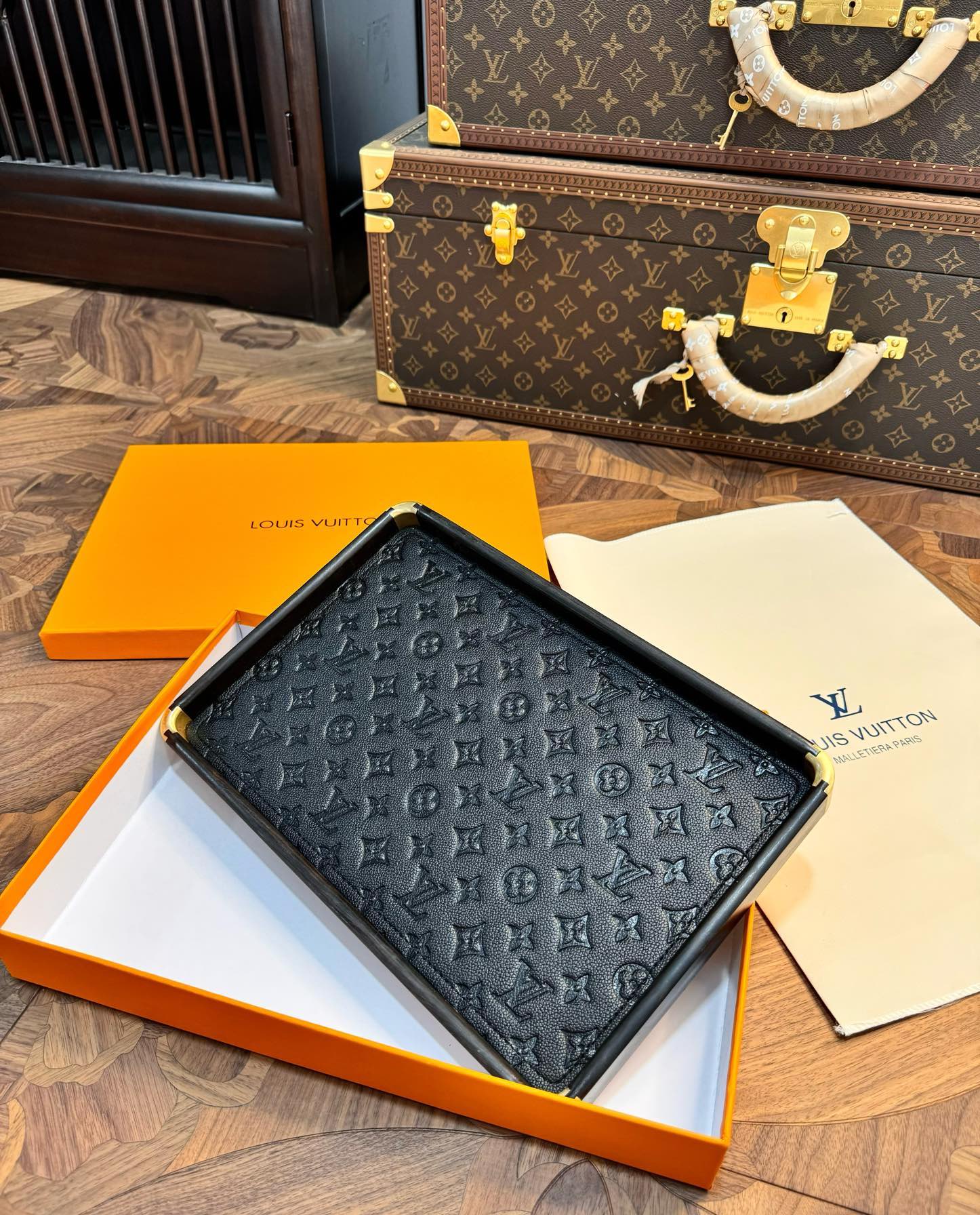 LV RECTANGLE SERVING TRAY (BLACK)