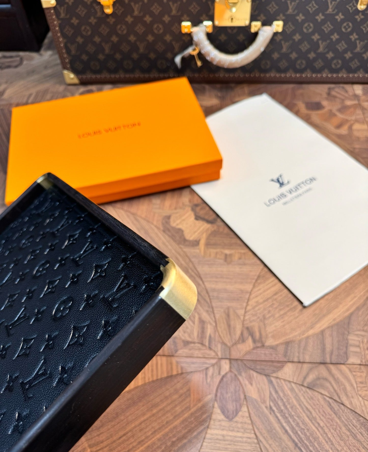 LV RECTANGLE SERVING TRAY (BLACK)