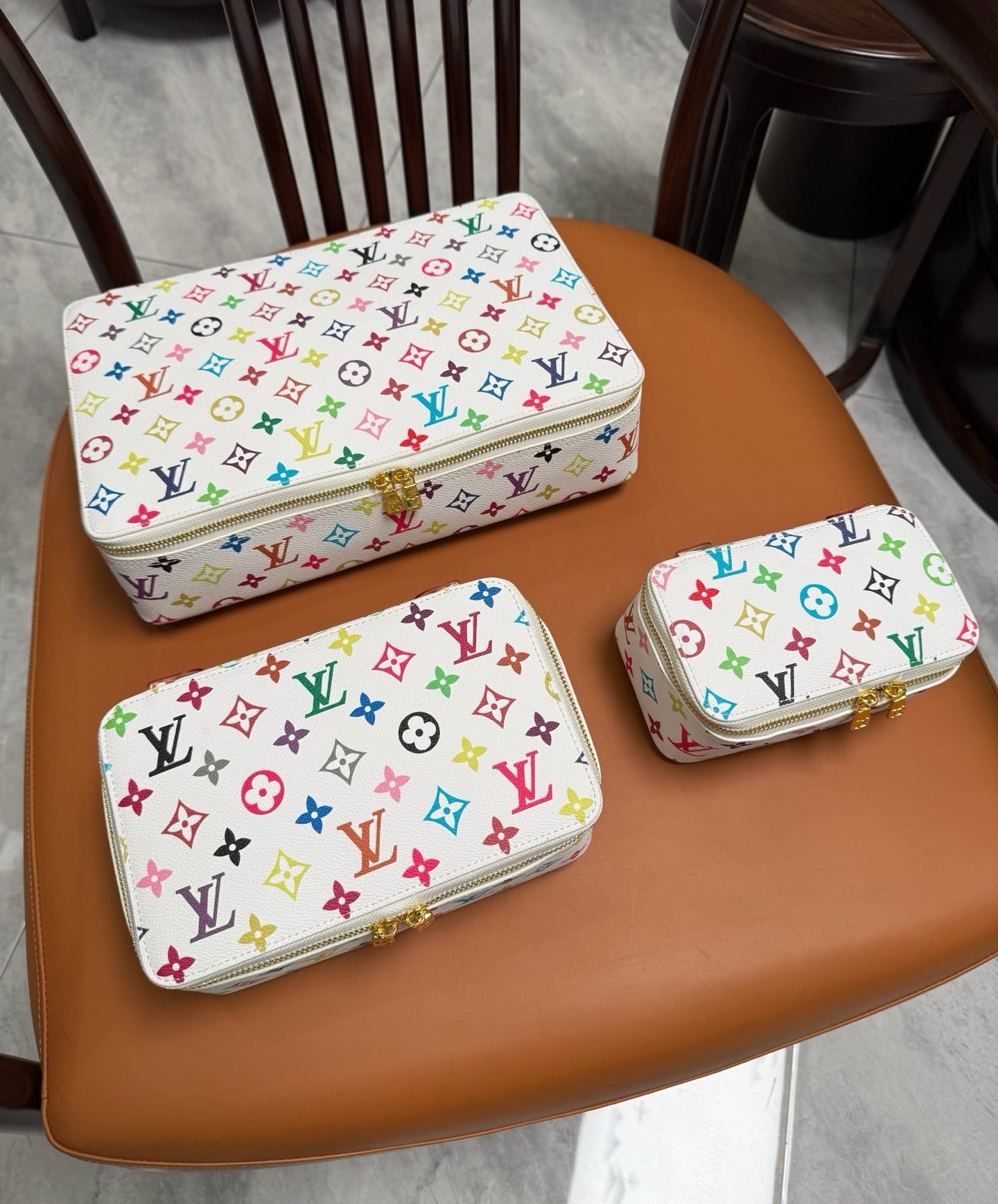CUSTOM LV MAKE UP 3 IN 1 POUCH SET (MULTICOLOUR)