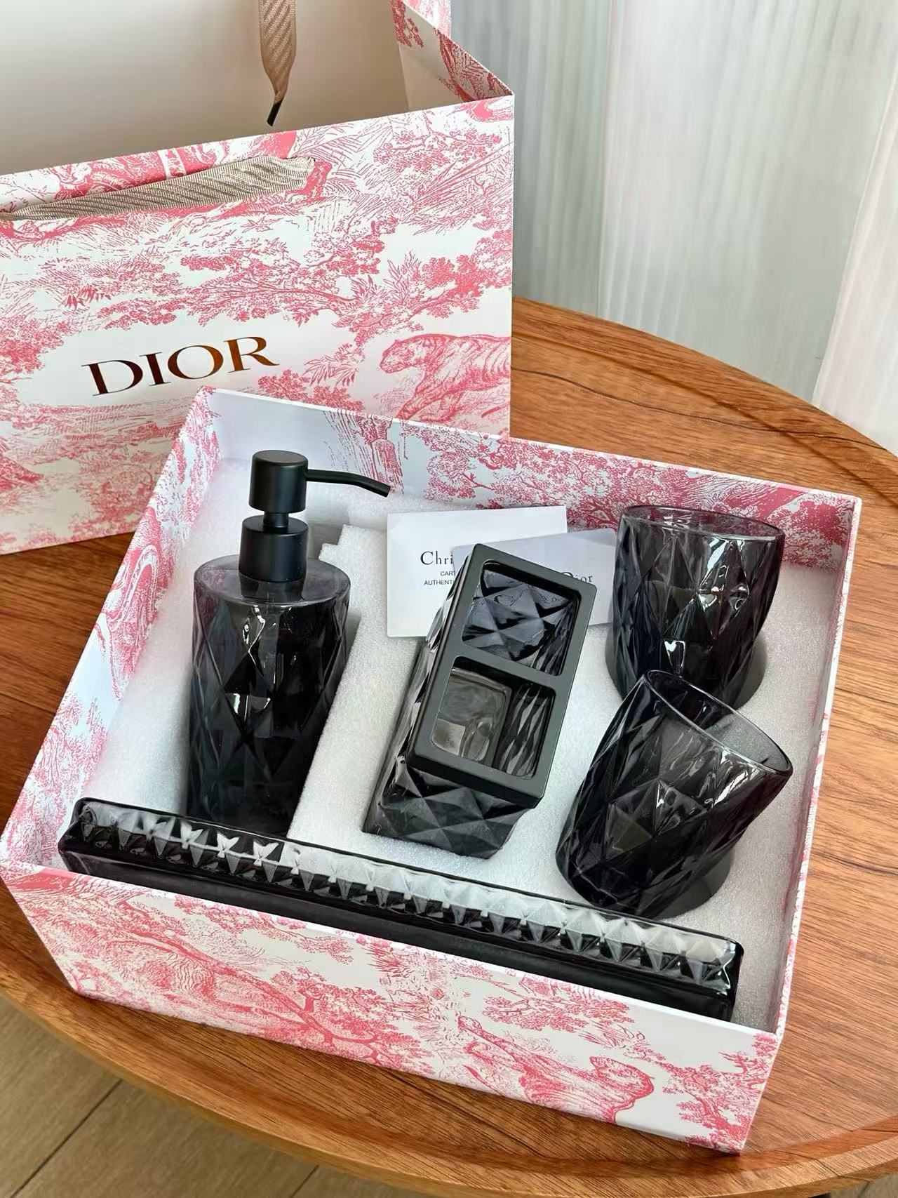 CHRISTIAN TOILETRIES SET