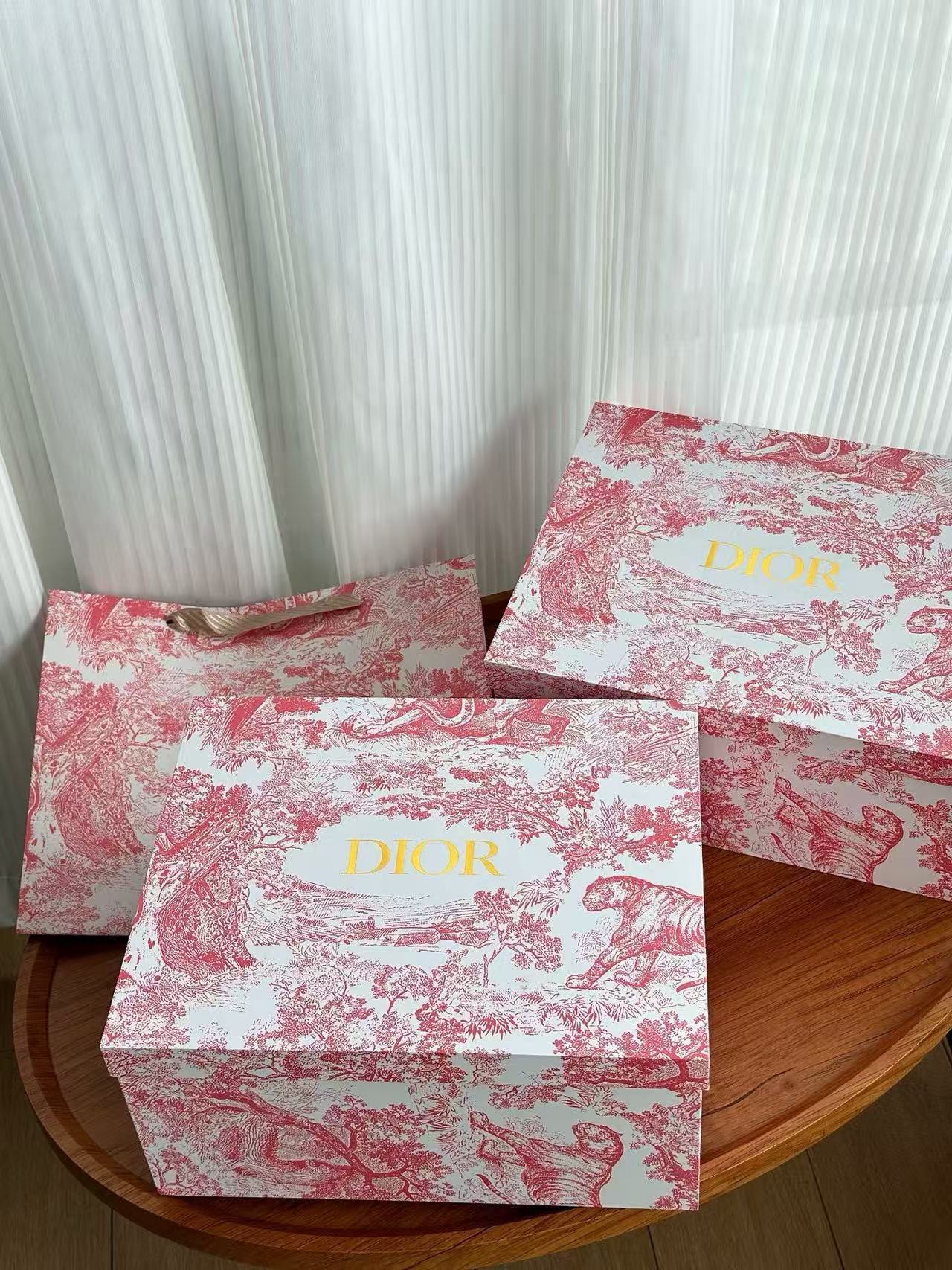 CHRISTIAN TOILETRIES SET