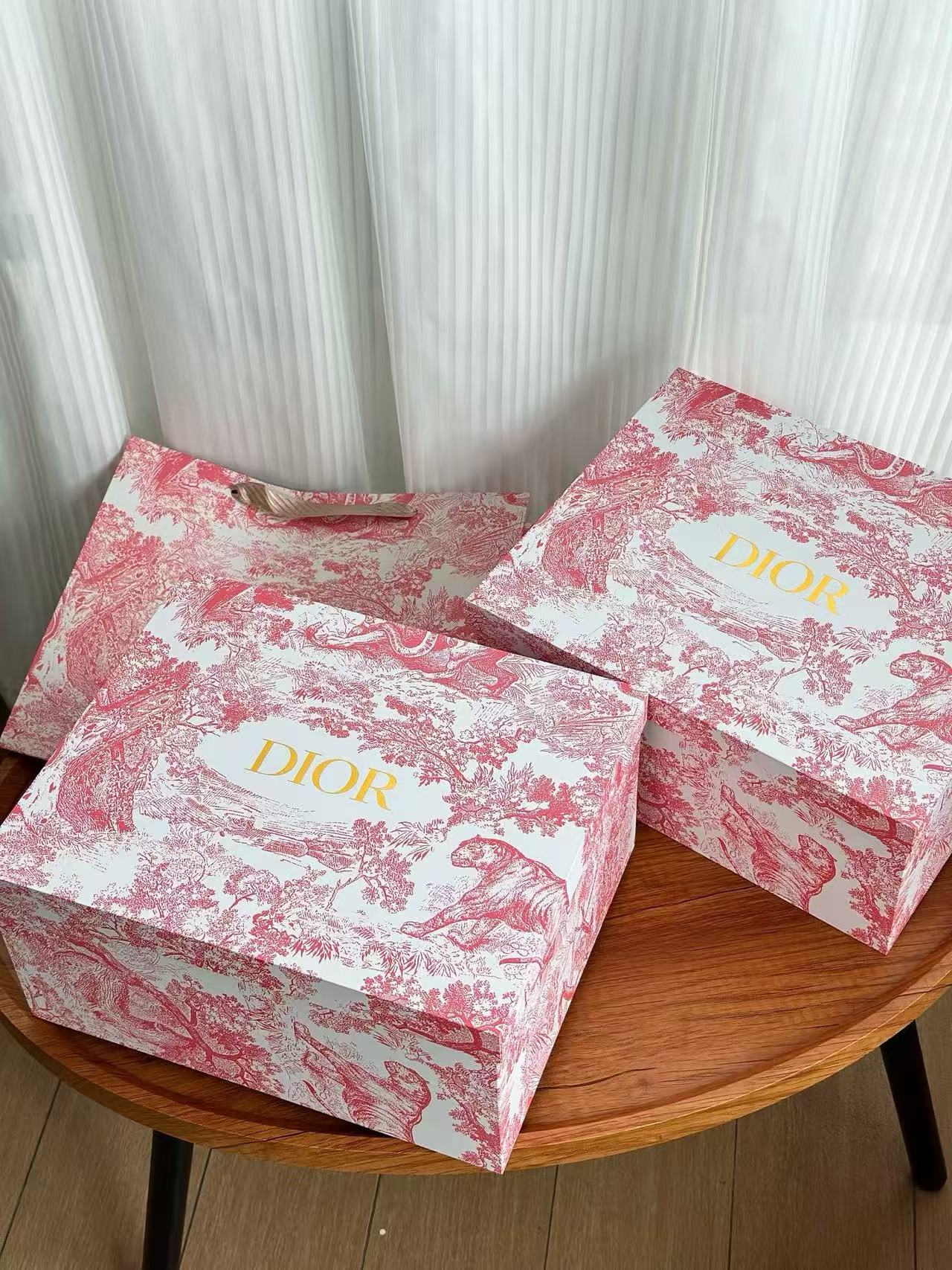 CHRISTIAN TOILETRIES SET