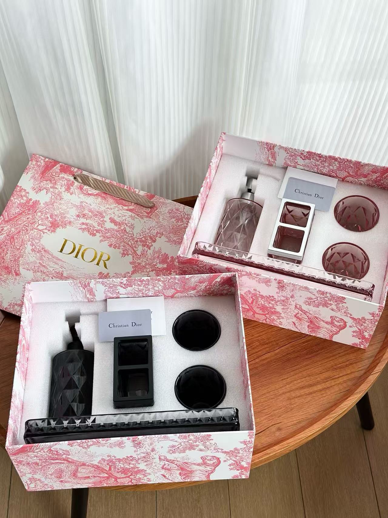 CHRISTIAN TOILETRIES SET