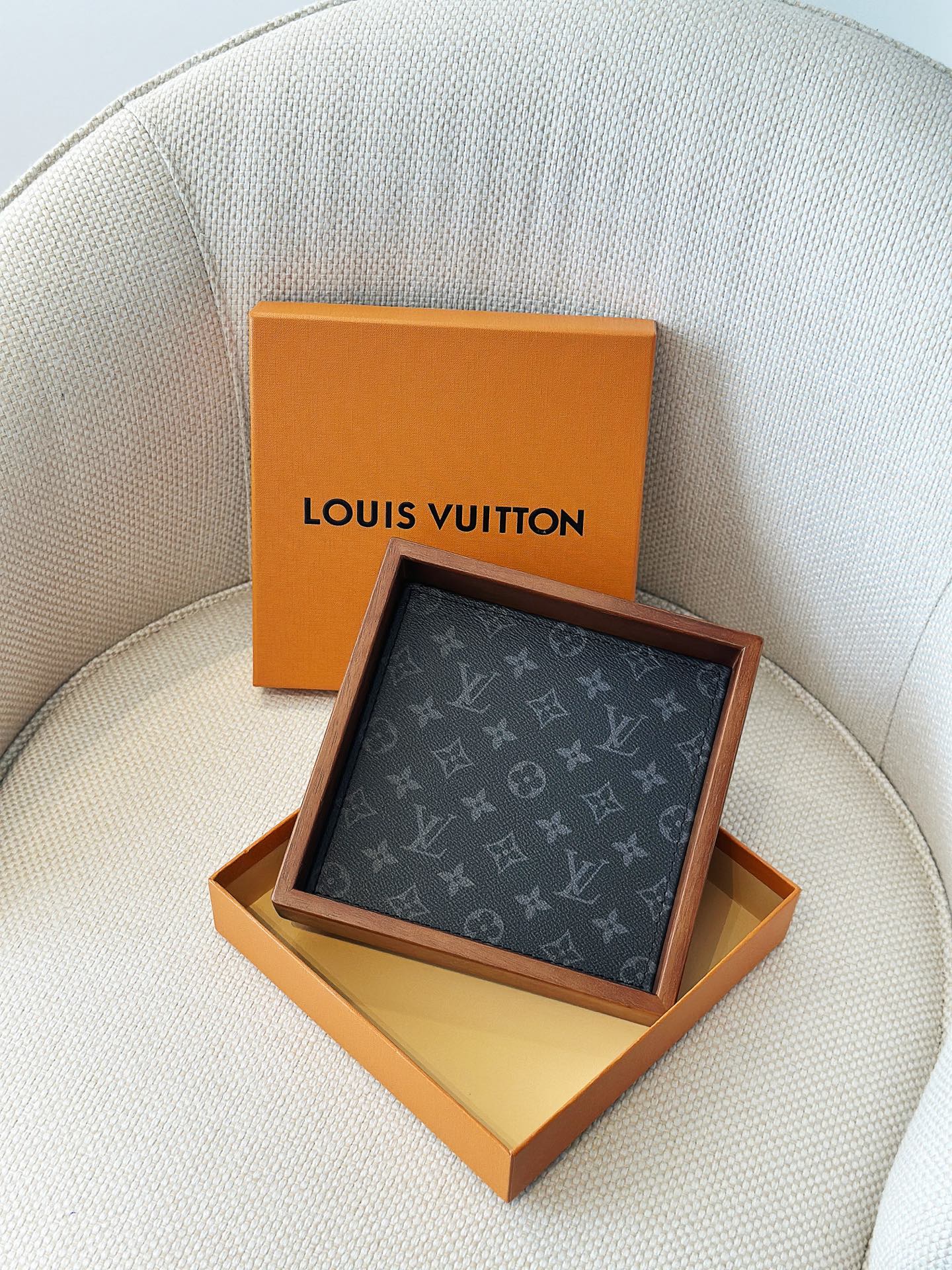 LV STACKABLE VALET TRAY