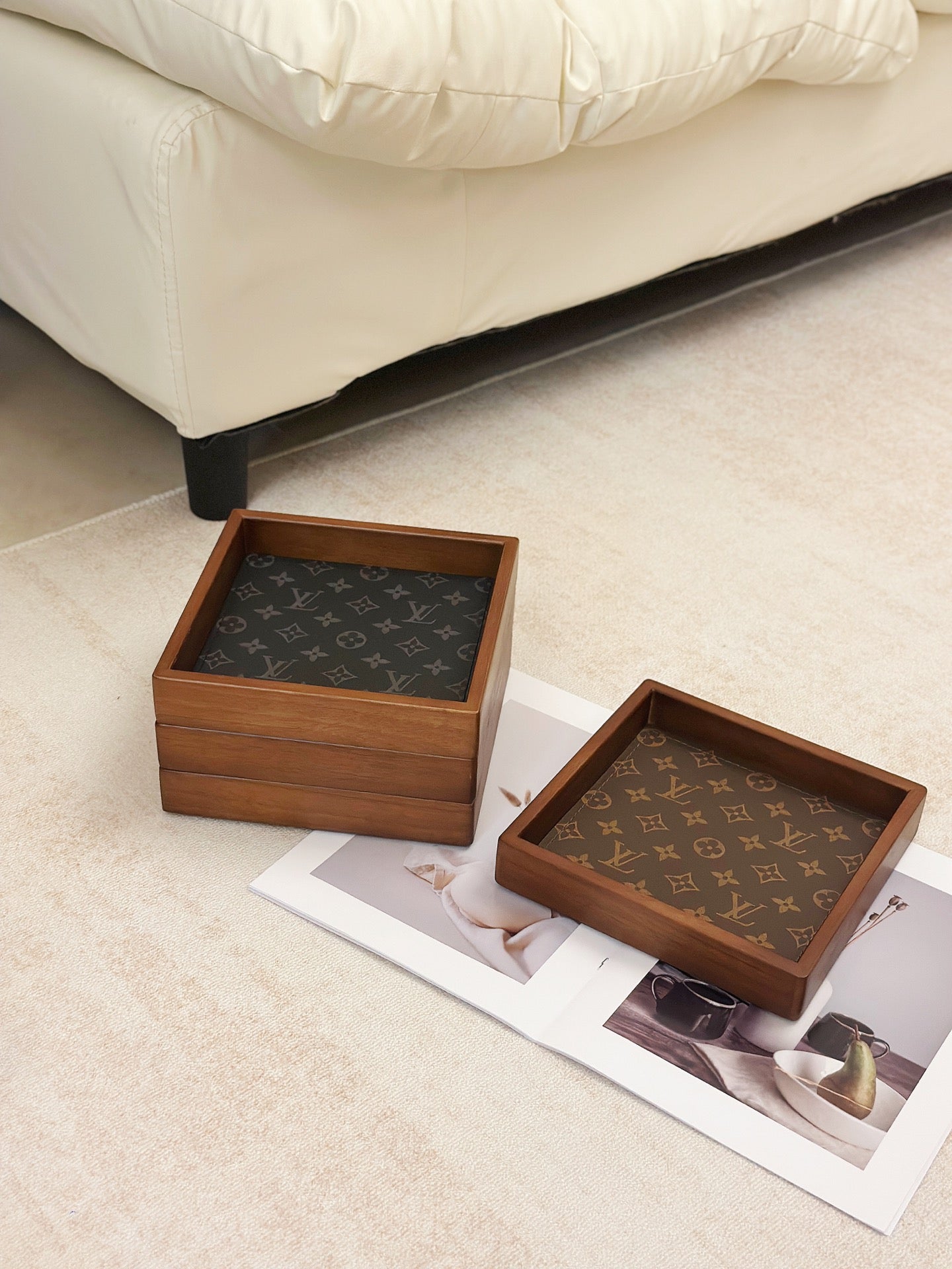 LV STACKABLE VALET TRAY