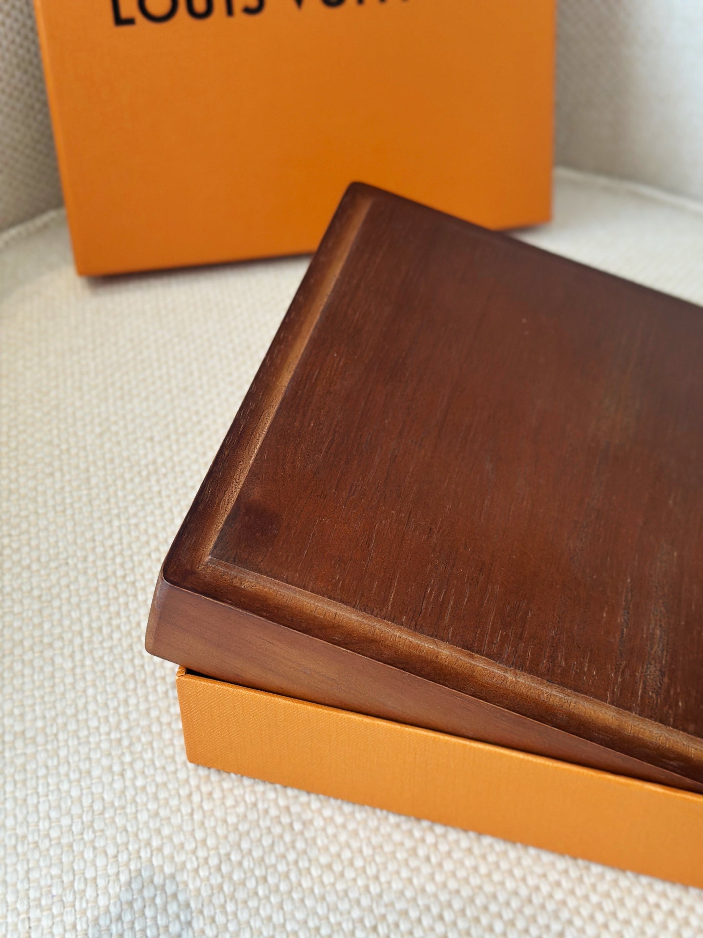 LV STACKABLE VALET TRAY