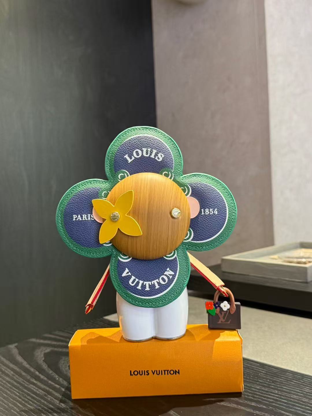 CUSTOM VIVIENNE SCENTED FIGURINE (BLUE)