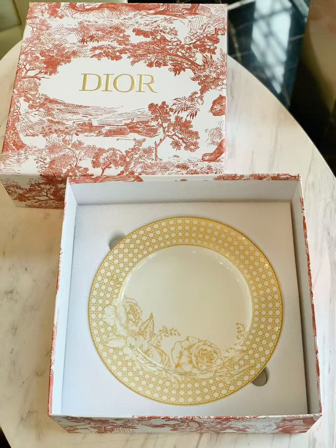 CHRISTIAN PLATES SET