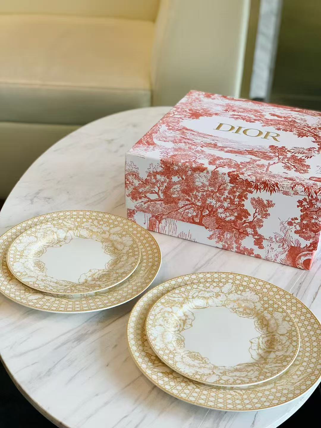 CHRISTIAN PLATES SET
