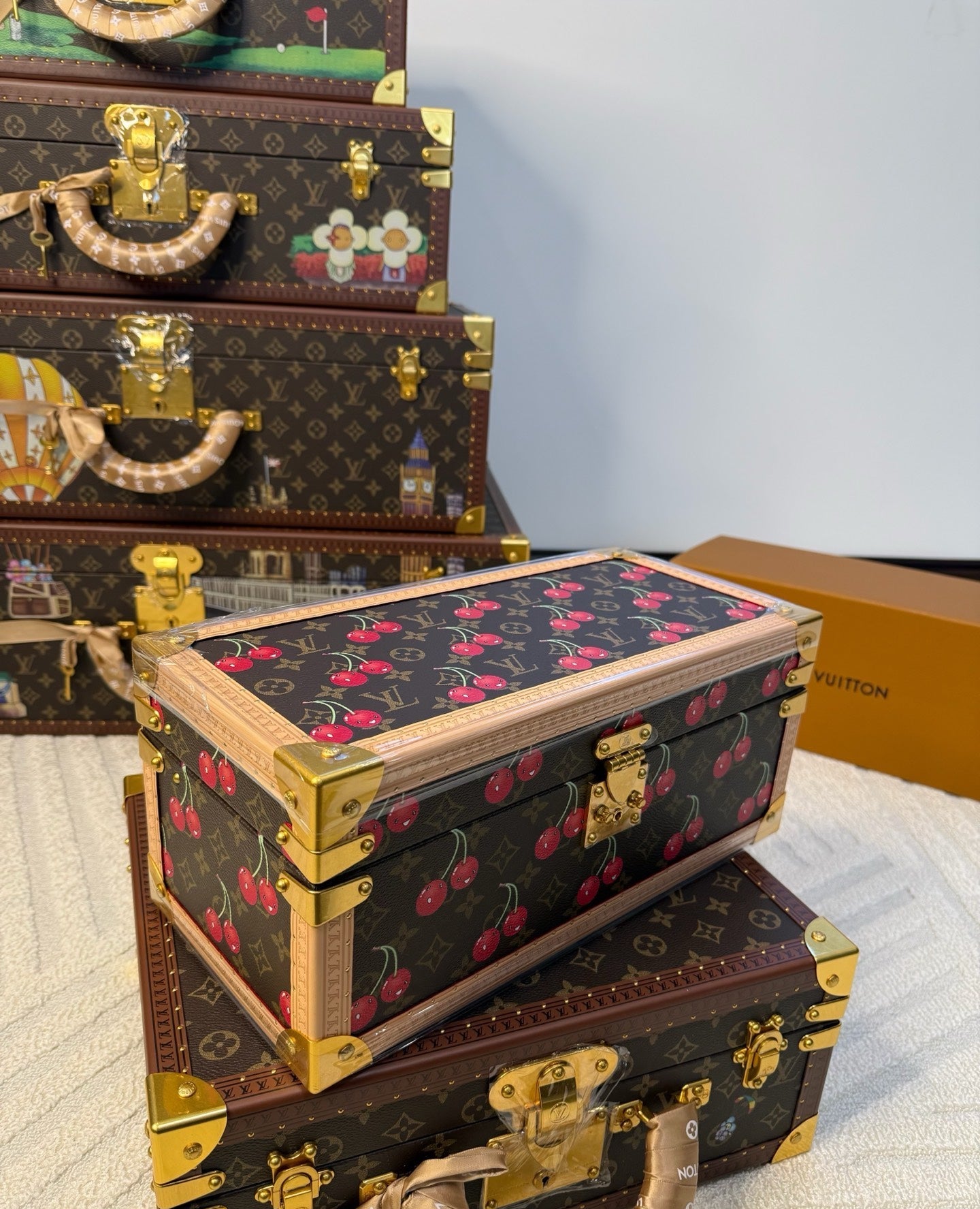 LV COFFRET ACCESSORIES BOX (CHERRY)