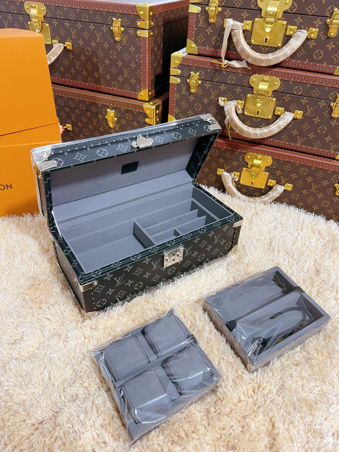 LV COFFRET ACCESSORIES BOX