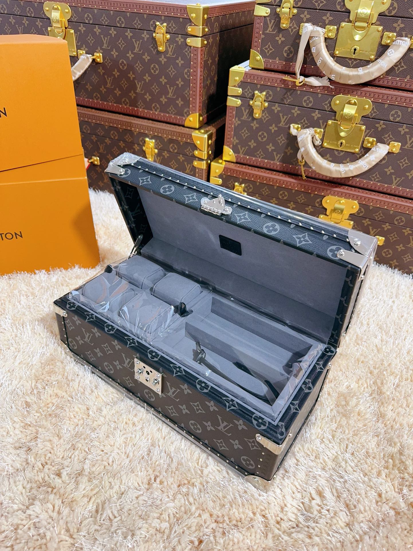 LV COFFRET ACCESSORIES BOX