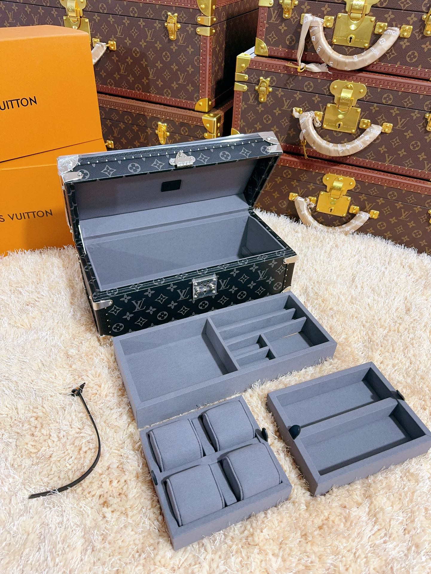 LV COFFRET ACCESSORIES BOX