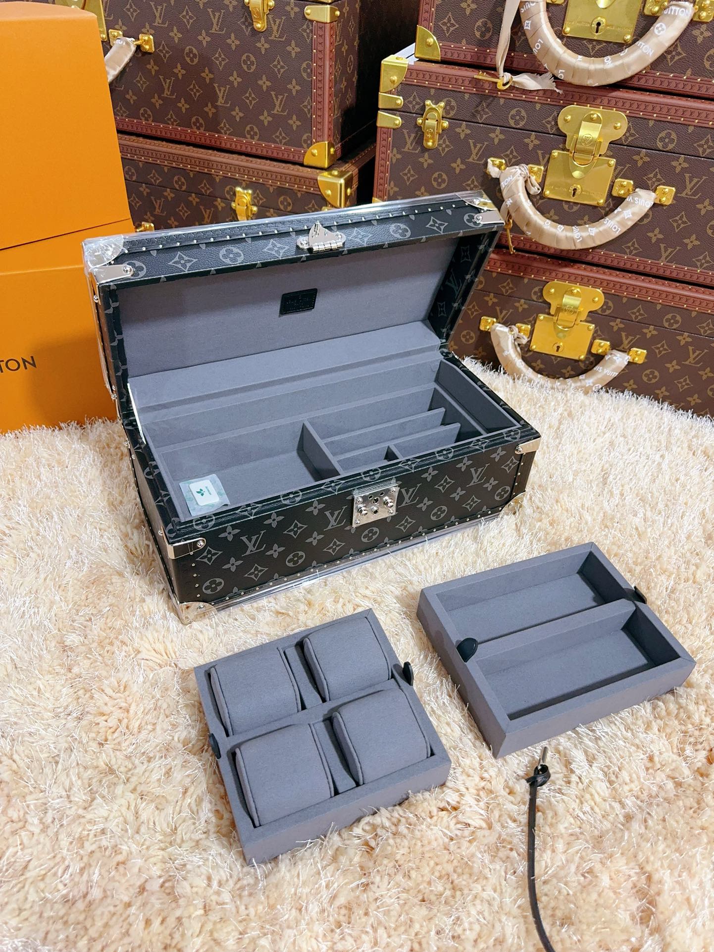 LV COFFRET ACCESSORIES BOX