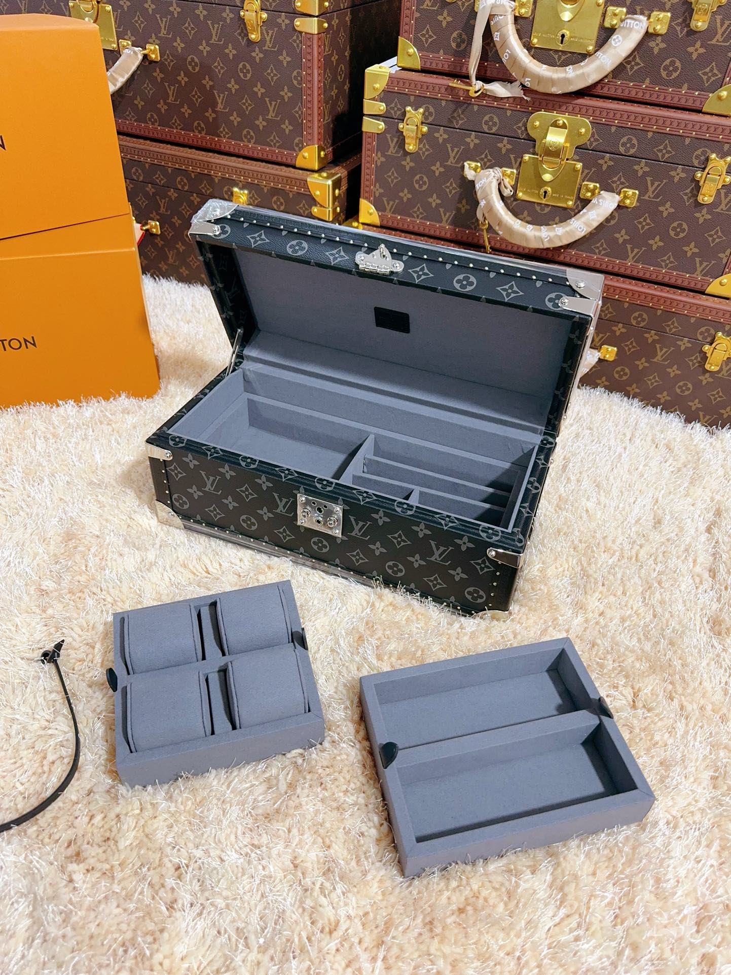 LV COFFRET ACCESSORIES BOX