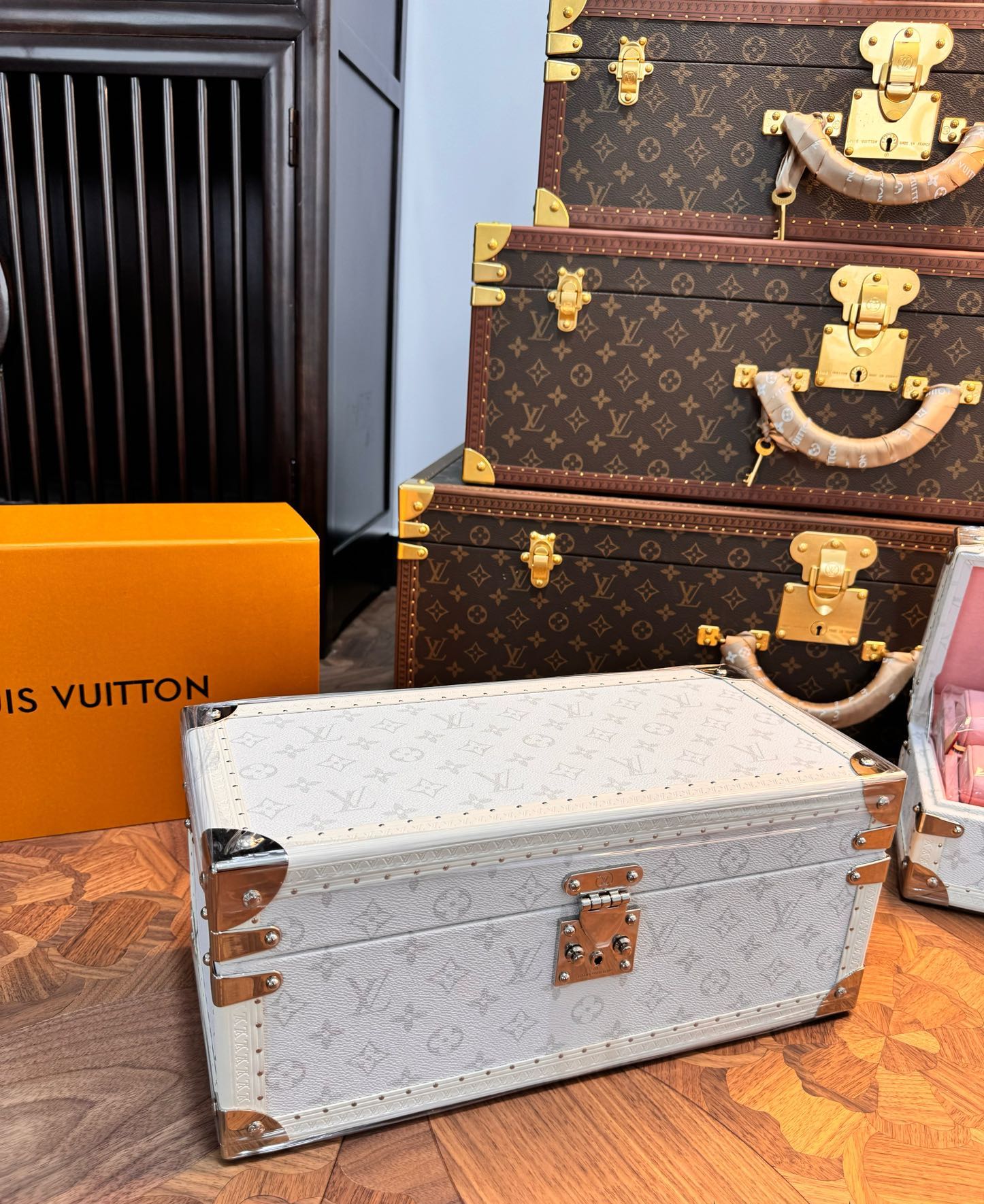 LV COFFRET ACCESSORIES BOX (WHITE)