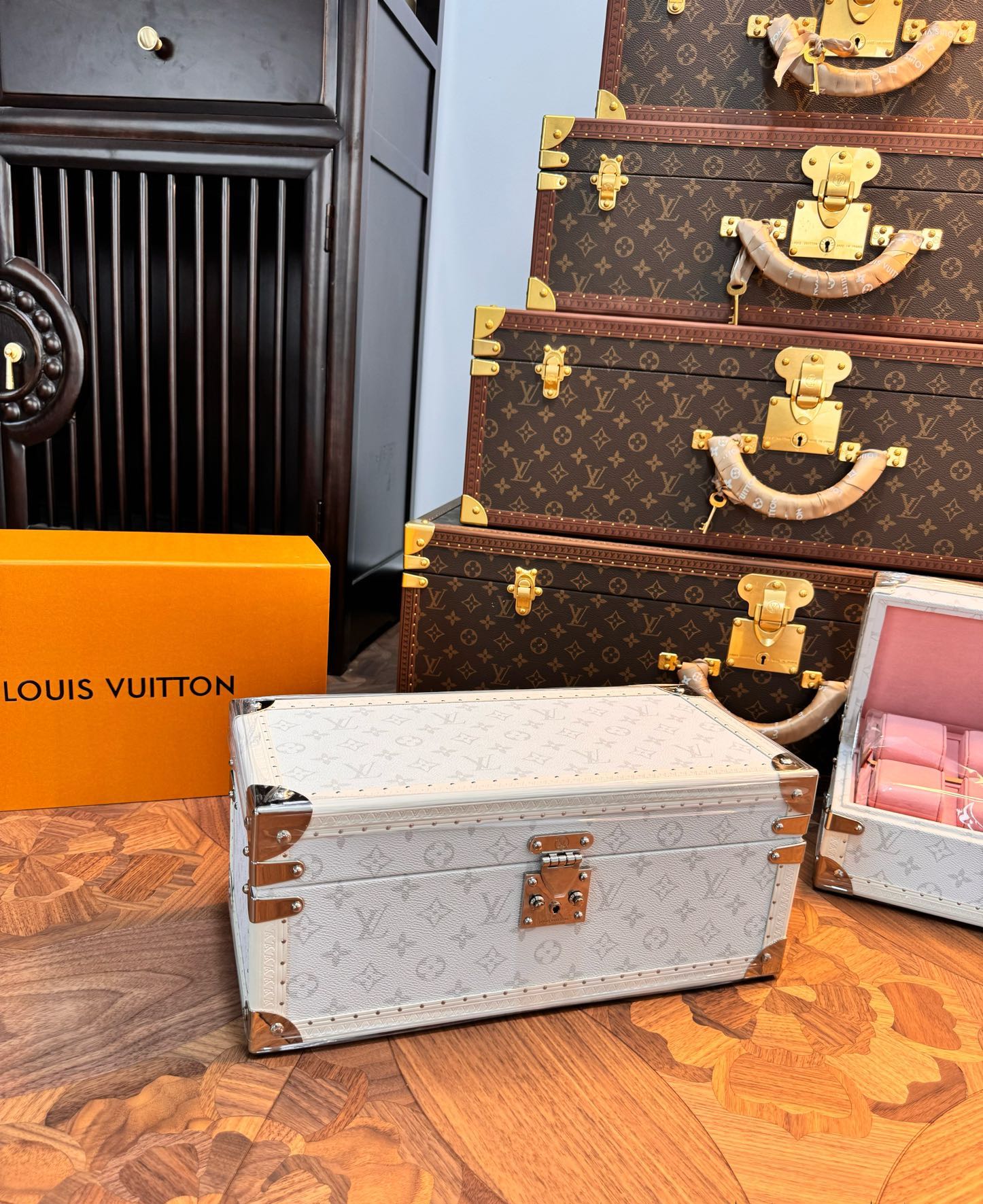 LV COFFRET ACCESSORIES BOX (WHITE)