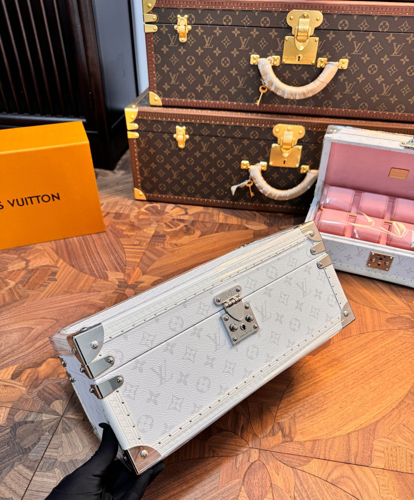 LV COFFRET ACCESSORIES BOX (WHITE)