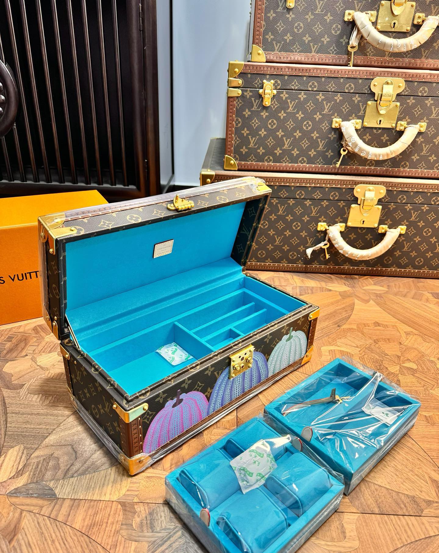 LV COFFRET ACCESSORIES BOX (PUMPKIN)