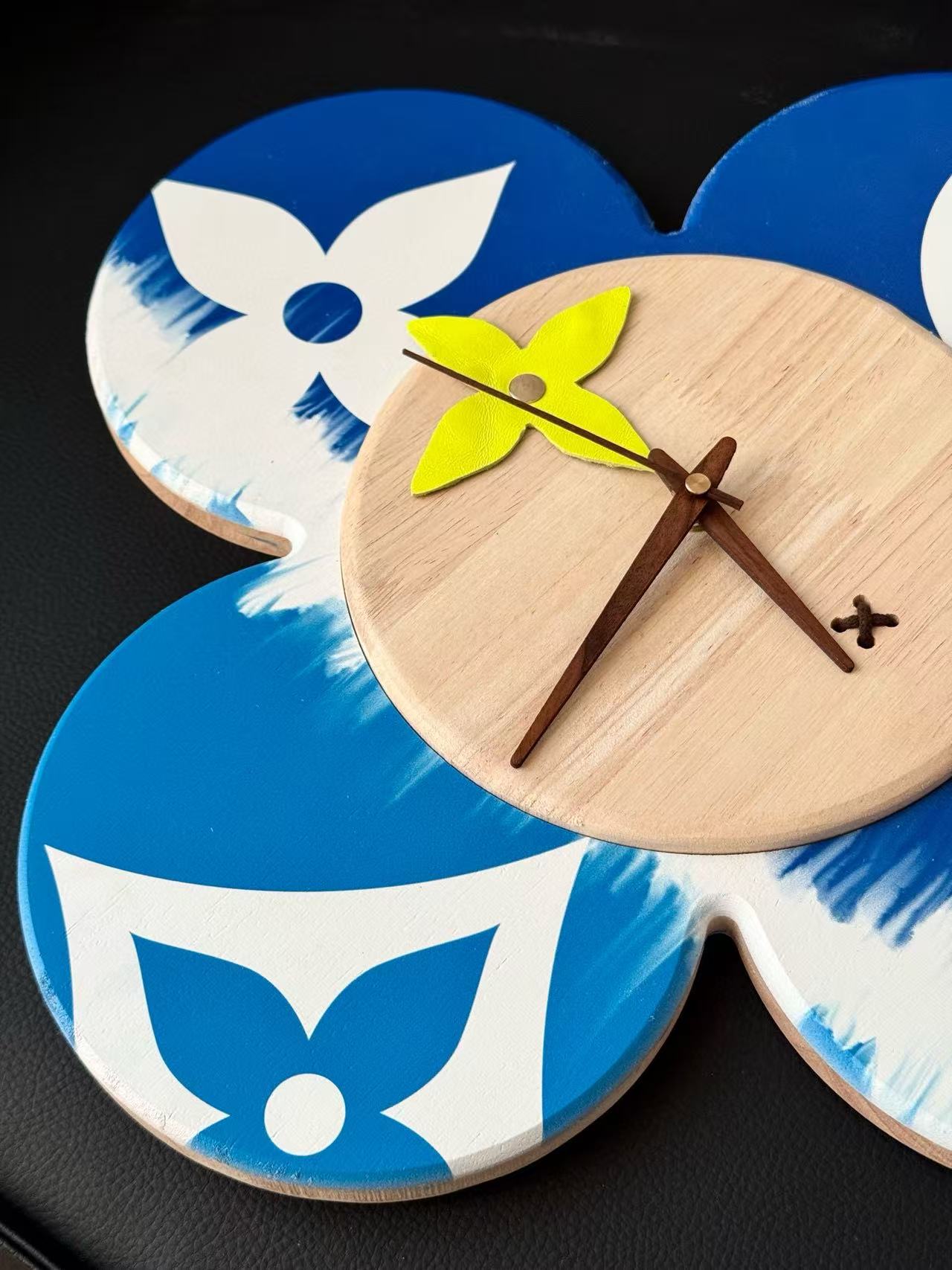 LV VIVIENNE CLOCK