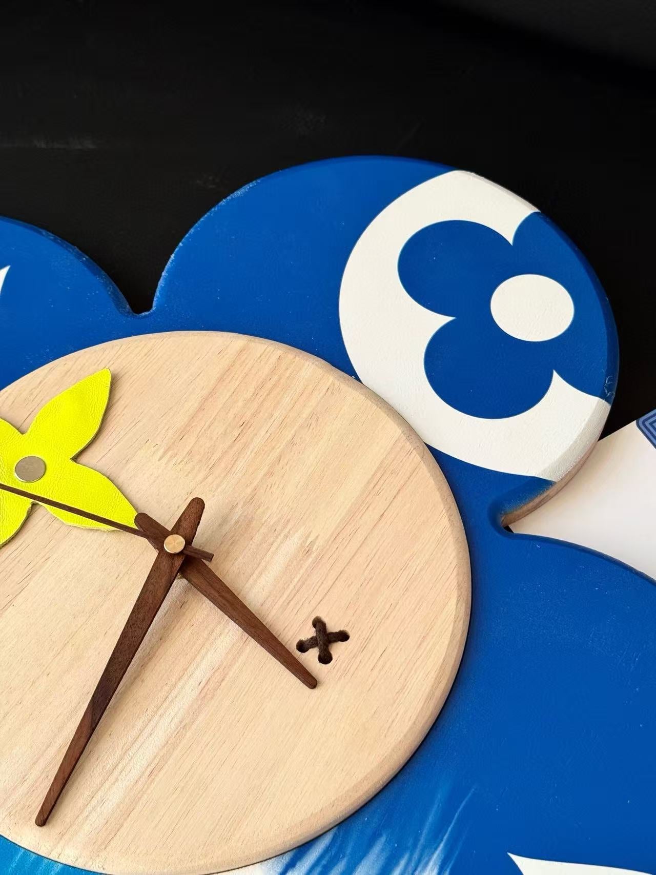 LV VIVIENNE CLOCK