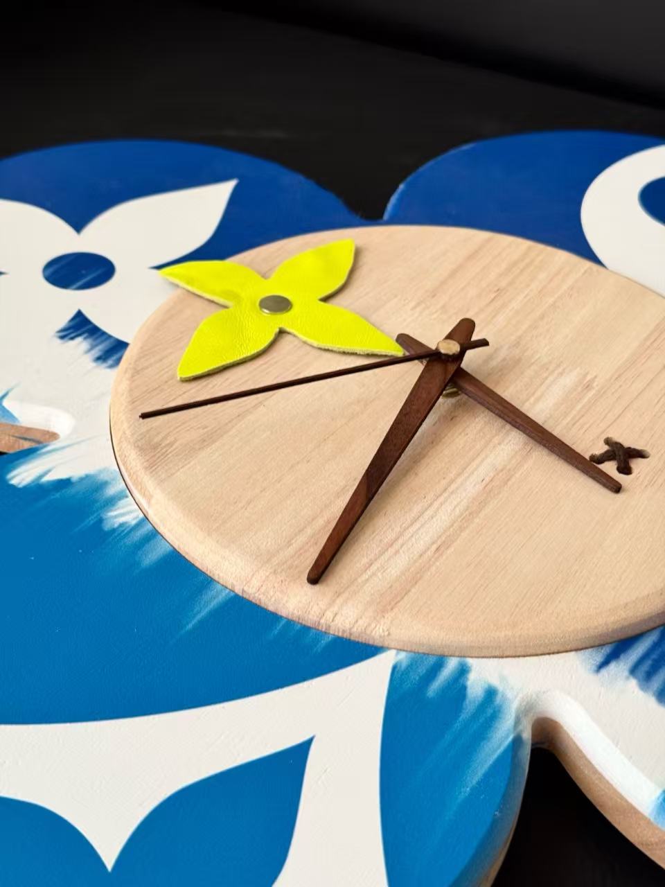 LV VIVIENNE CLOCK