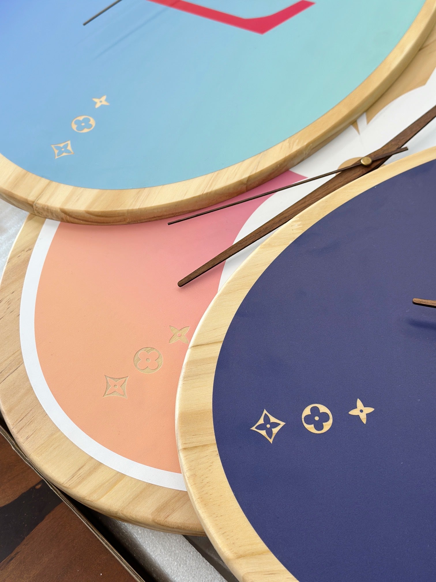 LV WAKEBOARD CLOCK