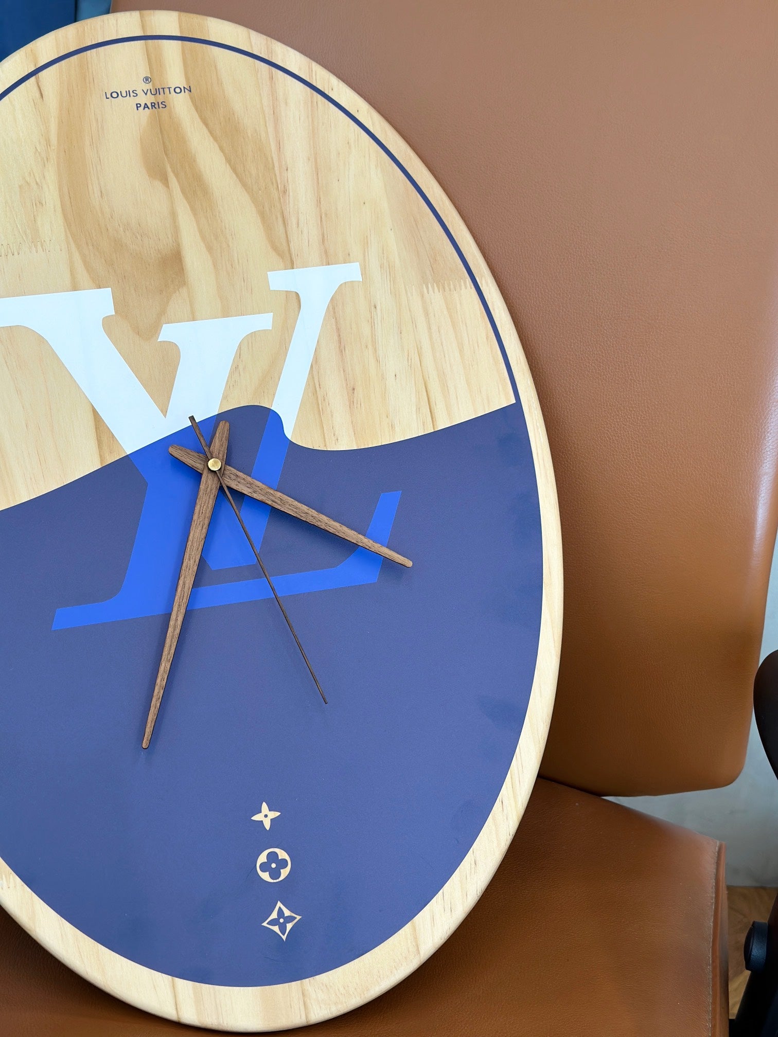 LV WAKEBOARD CLOCK