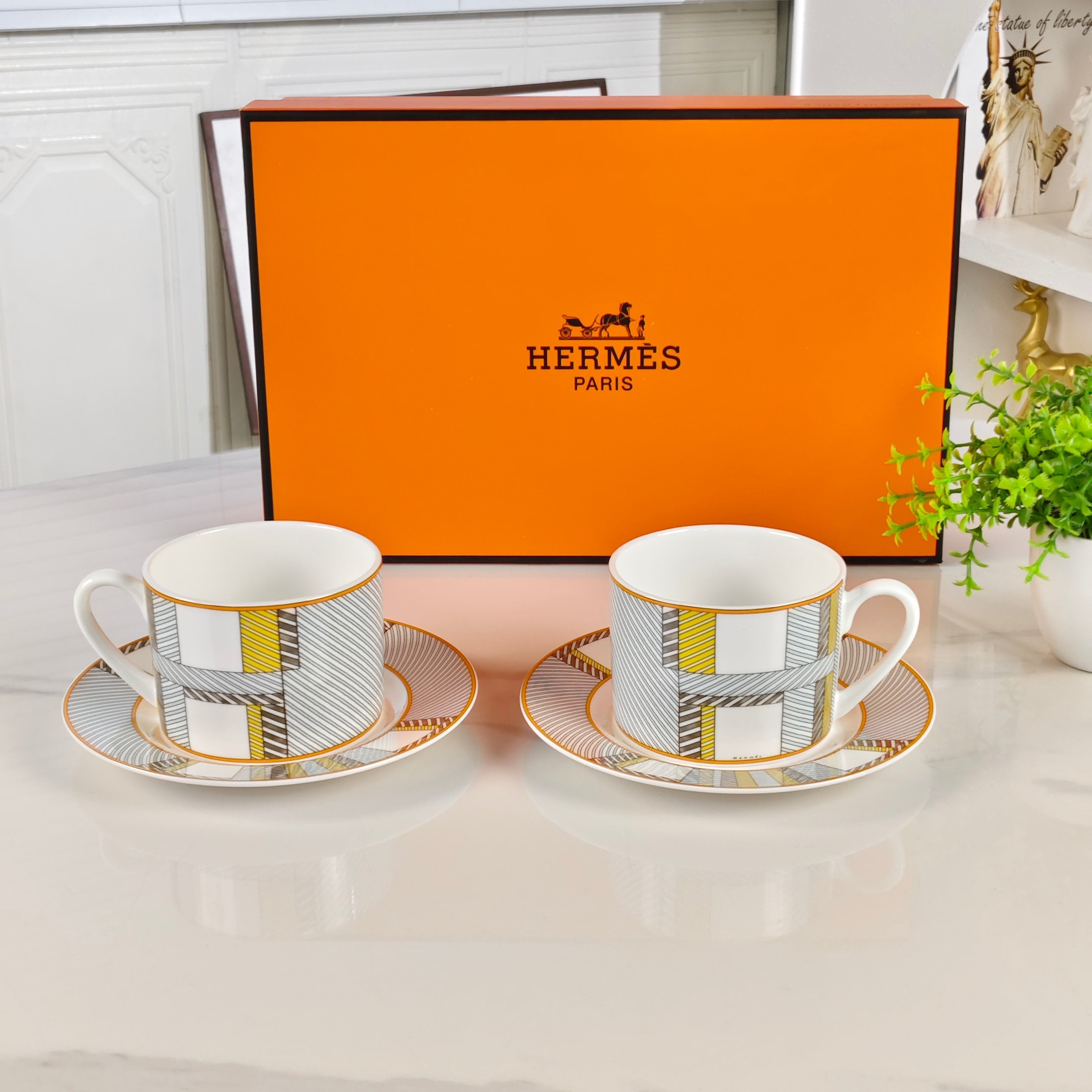 HERMES TEA CUP SET
