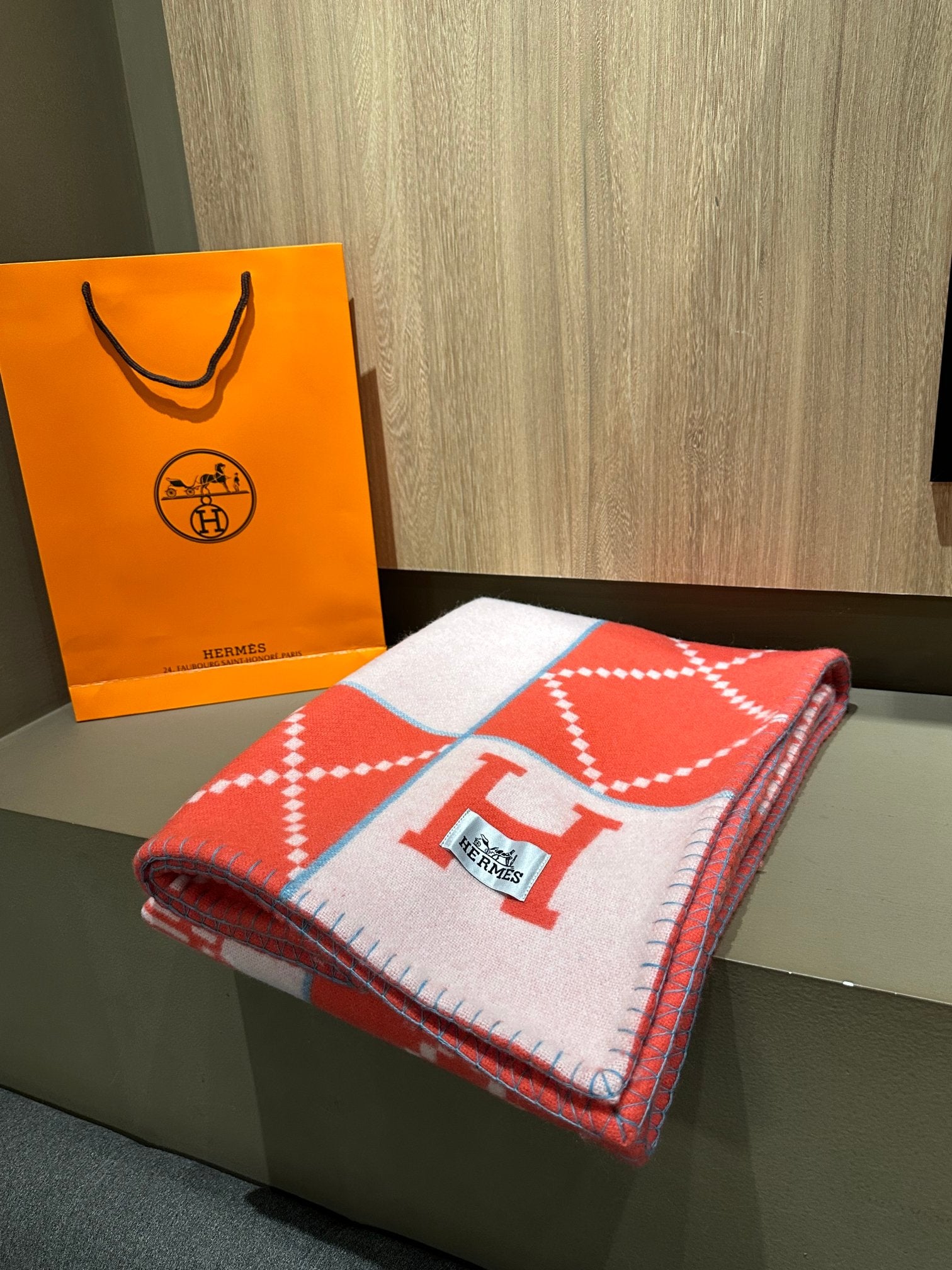 HERMES AVALON THROW BLANKET
