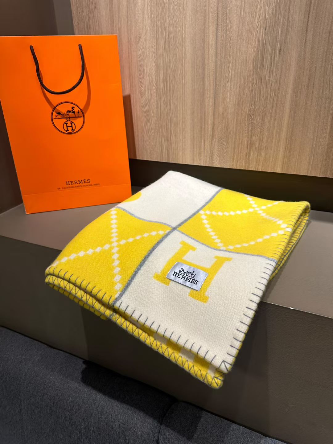HERMES AVALON THROW BLANKET