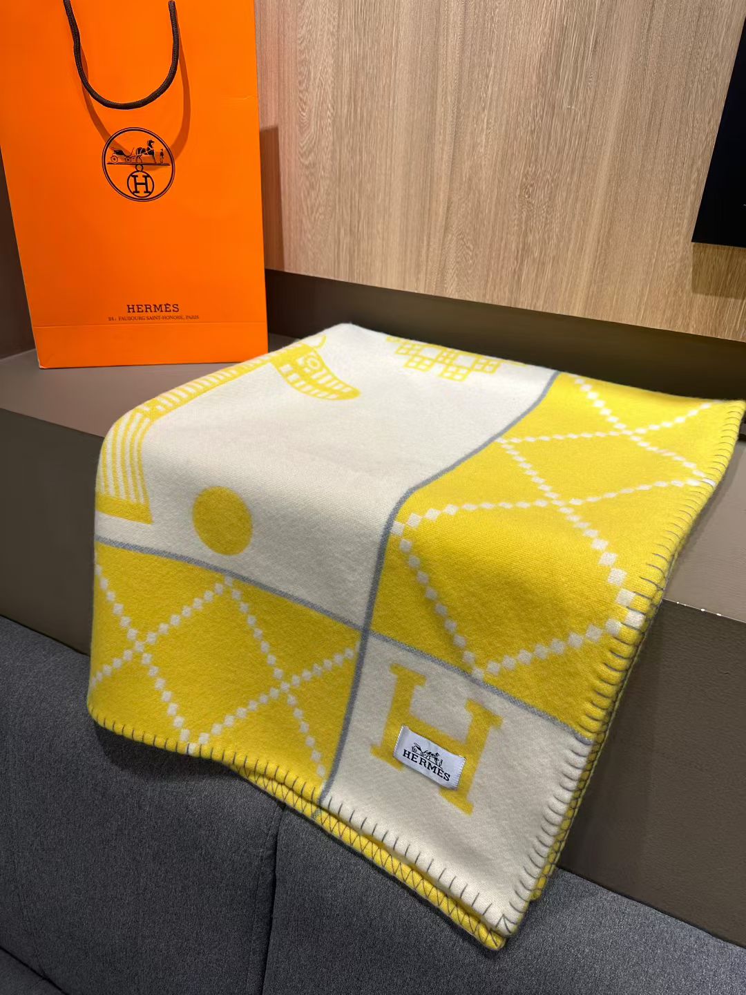 HERMES AVALON THROW BLANKET