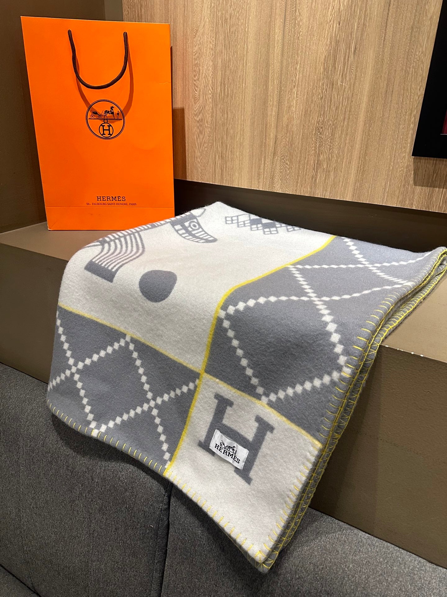 HERMES AVALON THROW BLANKET