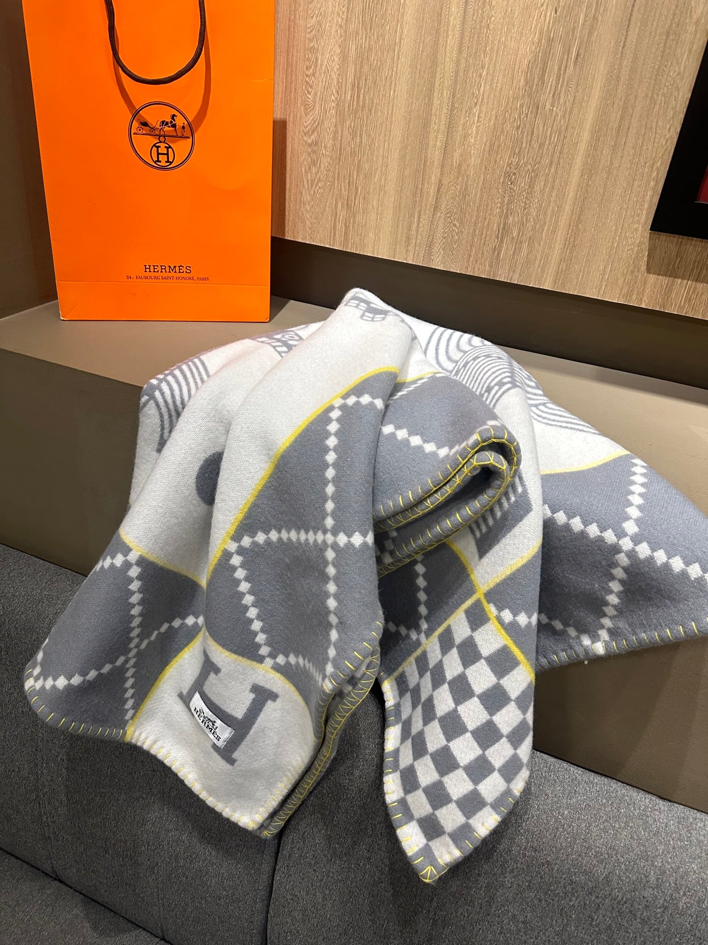 HERMES AVALON THROW BLANKET