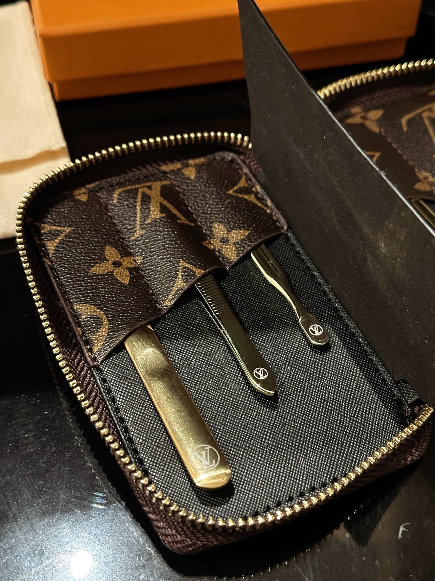 CUSTOM LV MANICURE SET