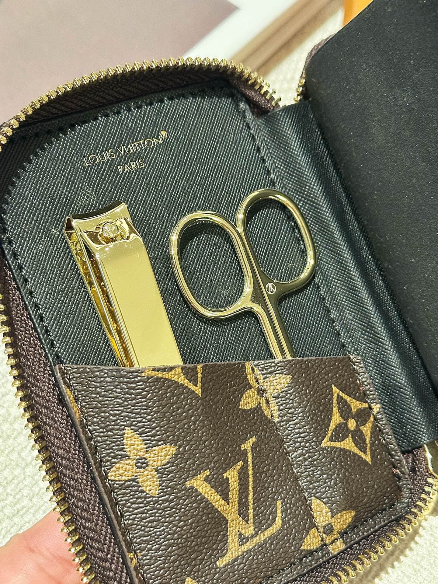 CUSTOM LV MANICURE SET