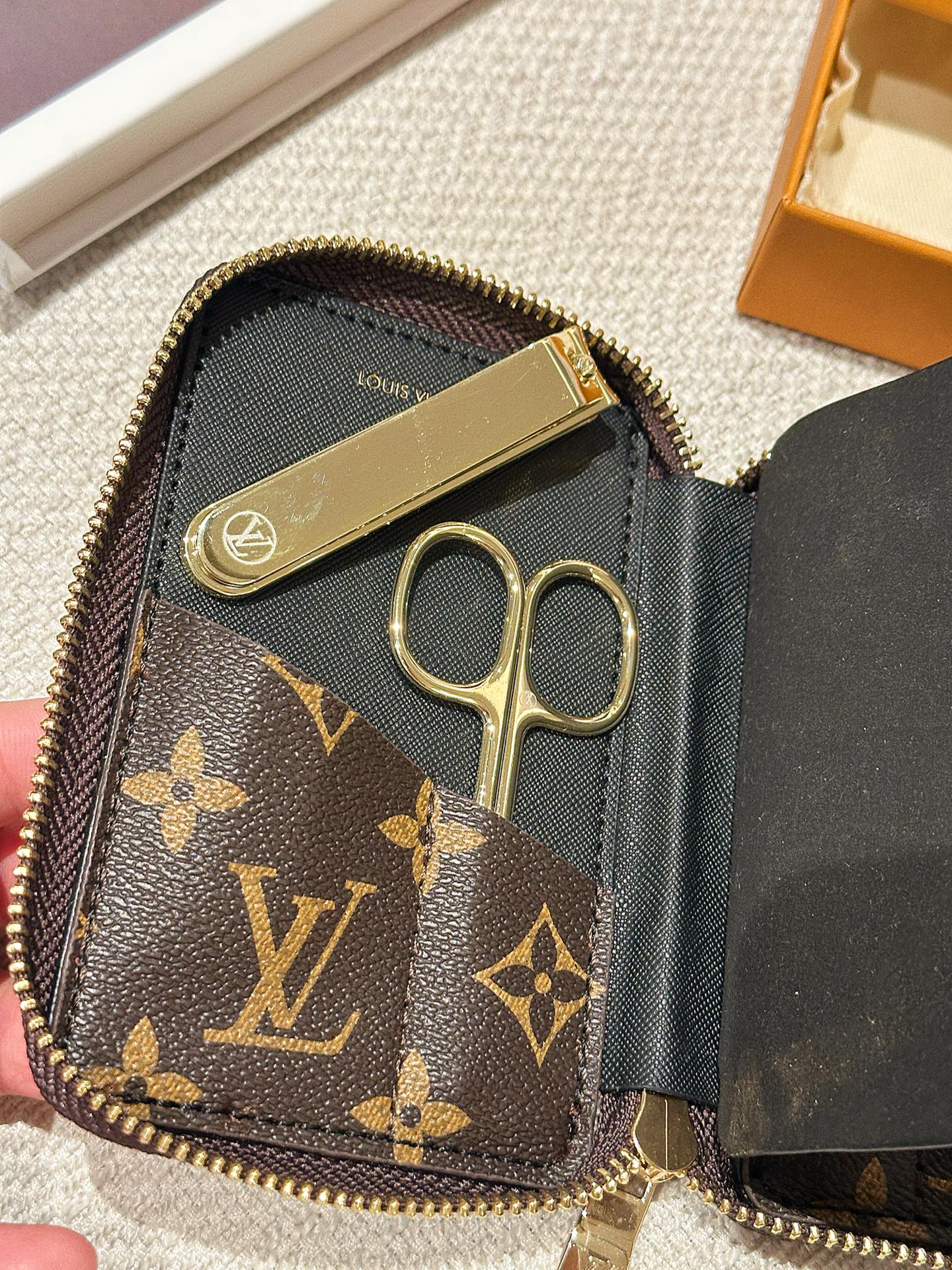 CUSTOM LV MANICURE SET