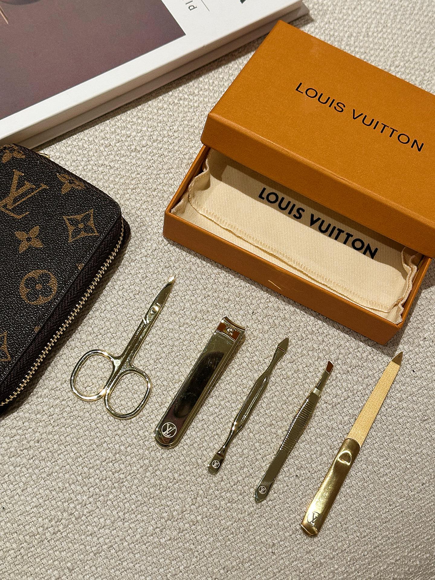 CUSTOM LV MANICURE SET