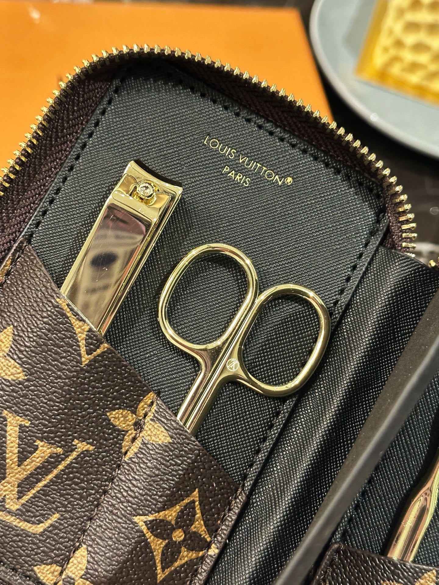 CUSTOM LV MANICURE SET
