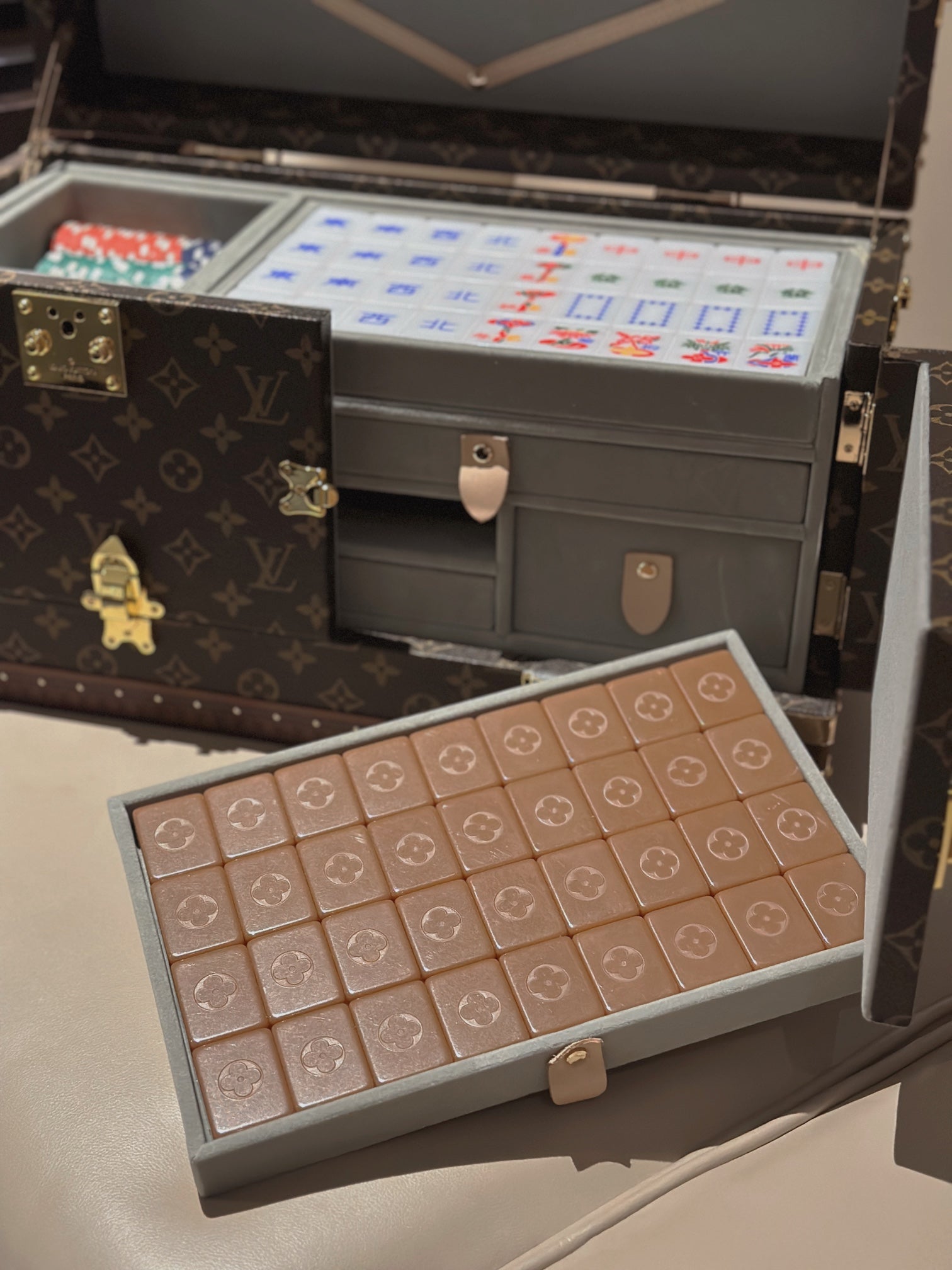 LV MAHJONG SET