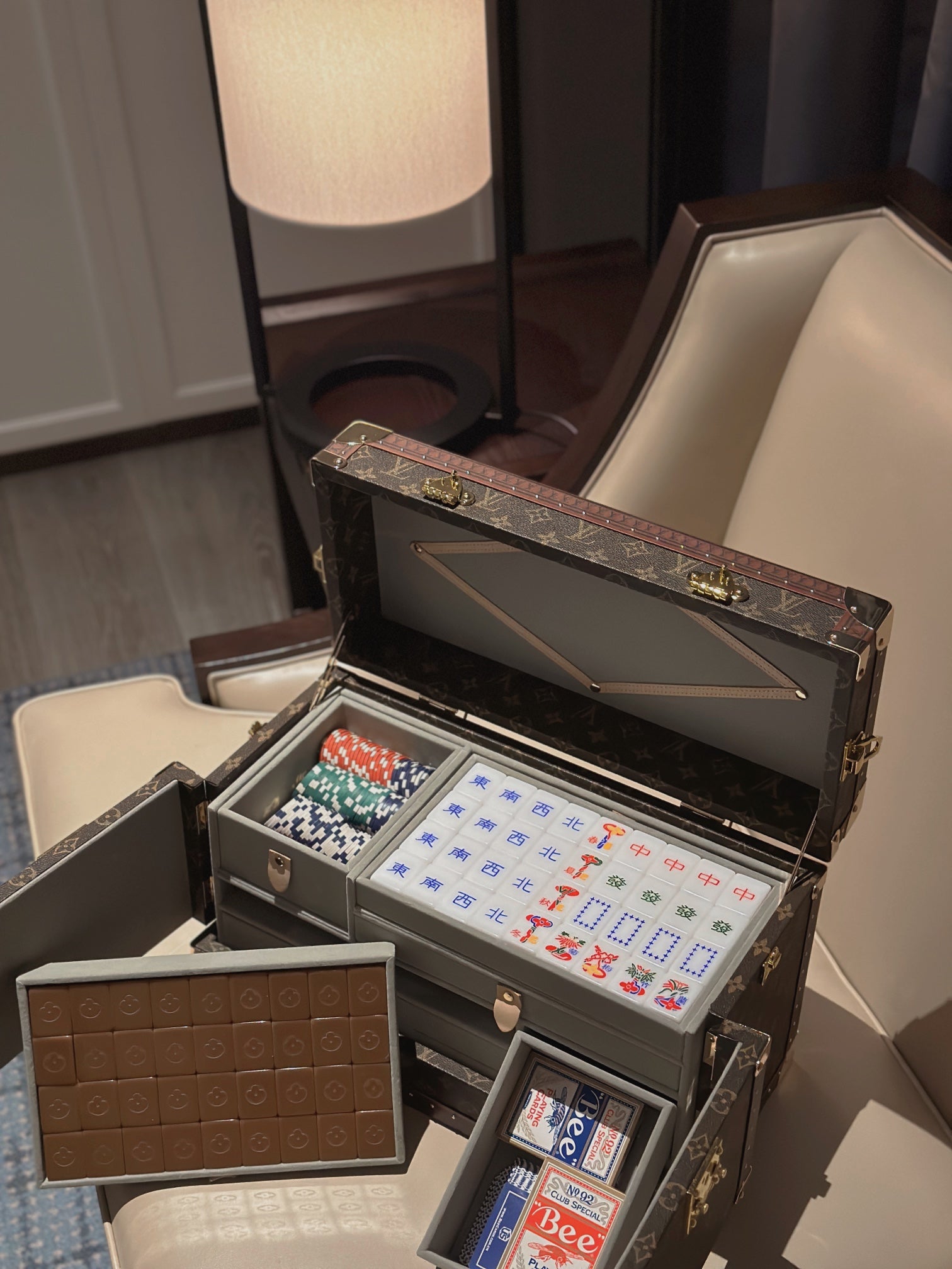 LV MAHJONG SET