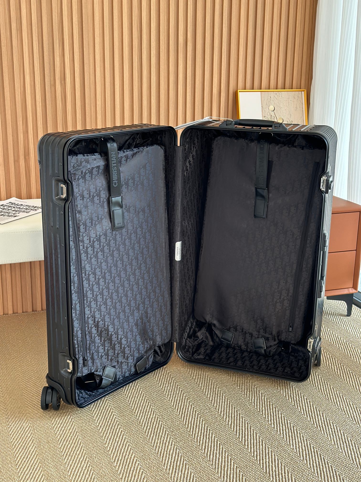 CHRISTIAN XL CHECK IN 100L TRUNK