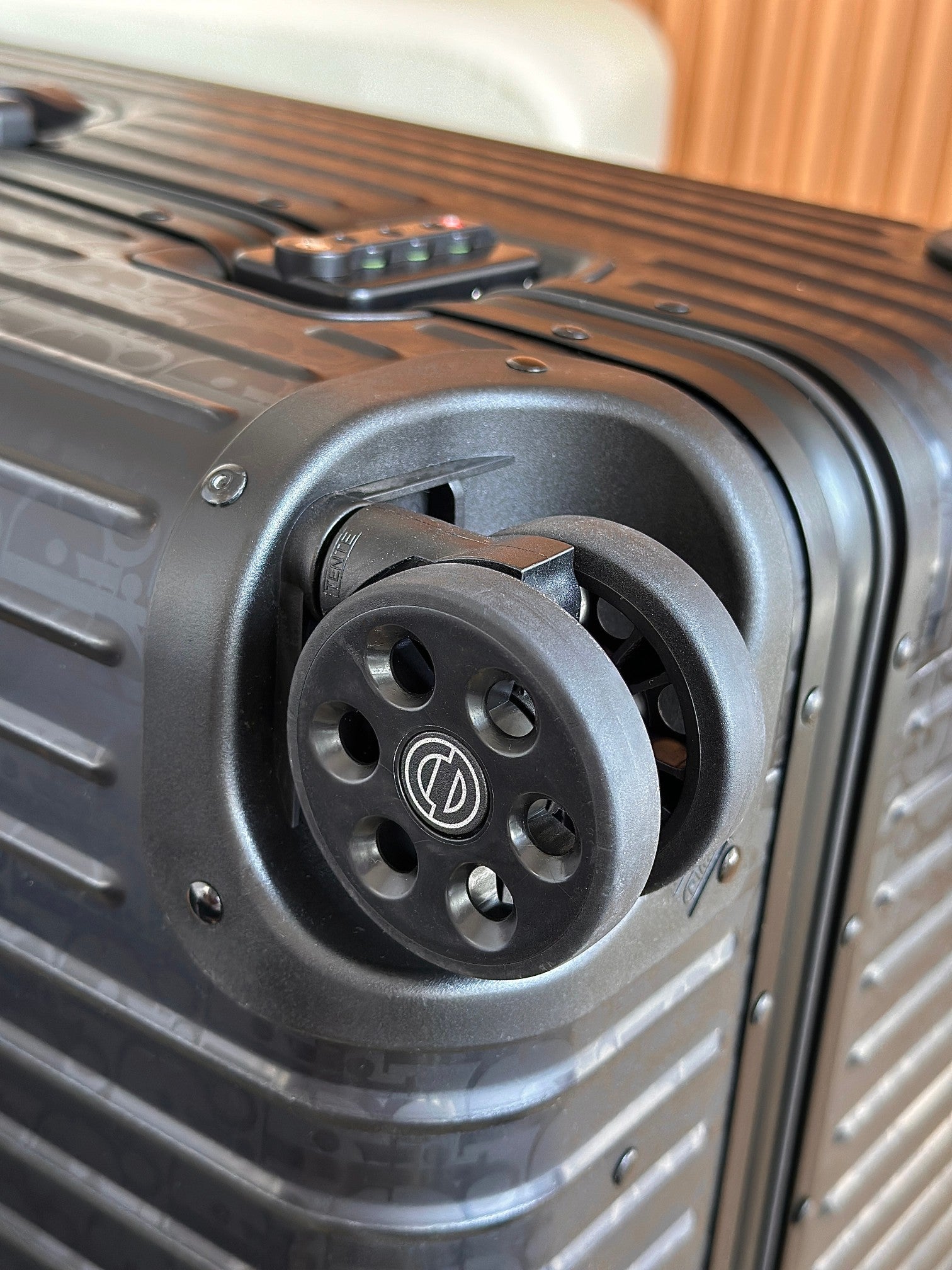 CHRISTIAN XL CHECK IN 100L TRUNK