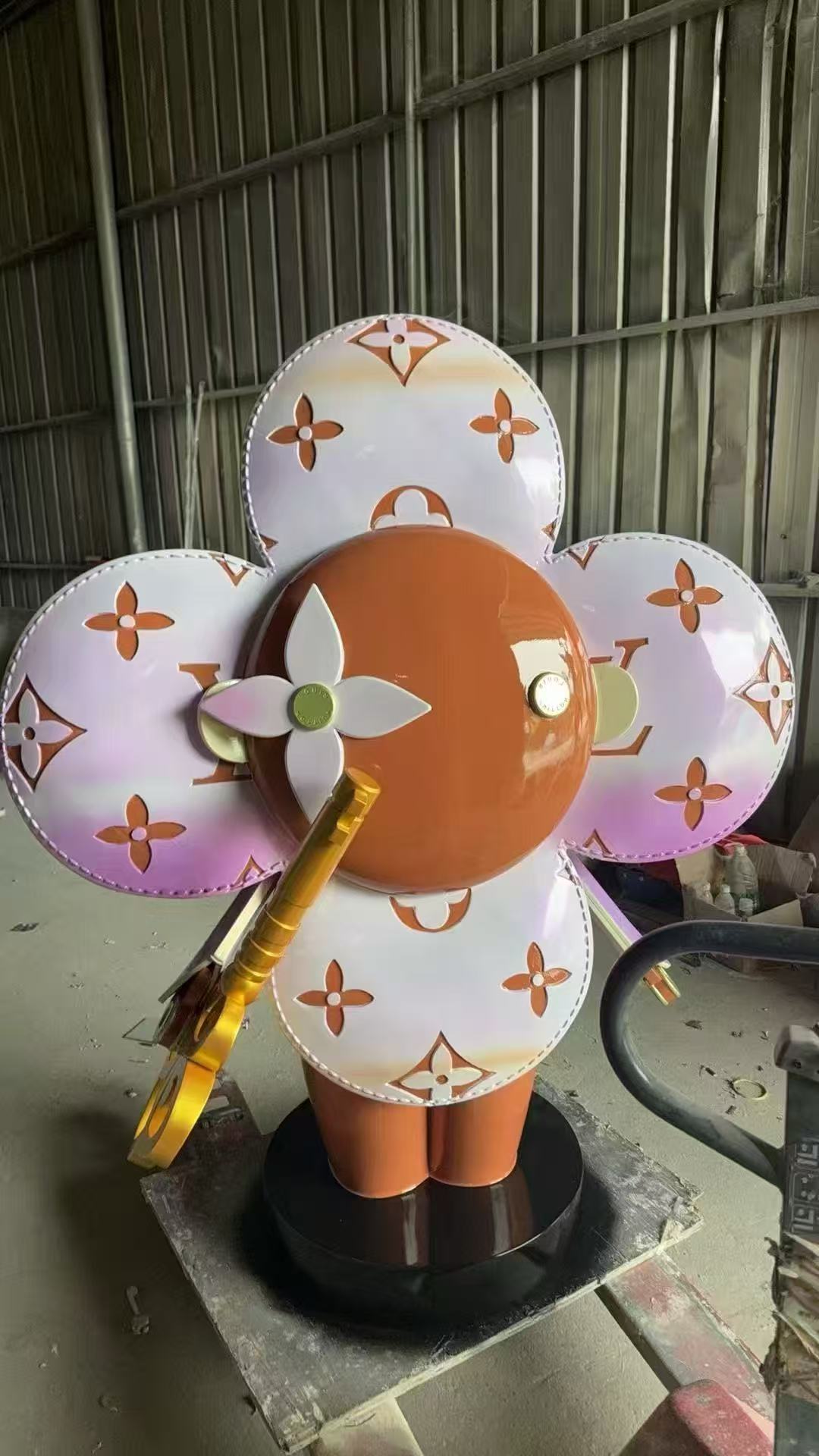 CUSTOM LV 4FT VIVIENNE TRAVELLER FIGURE