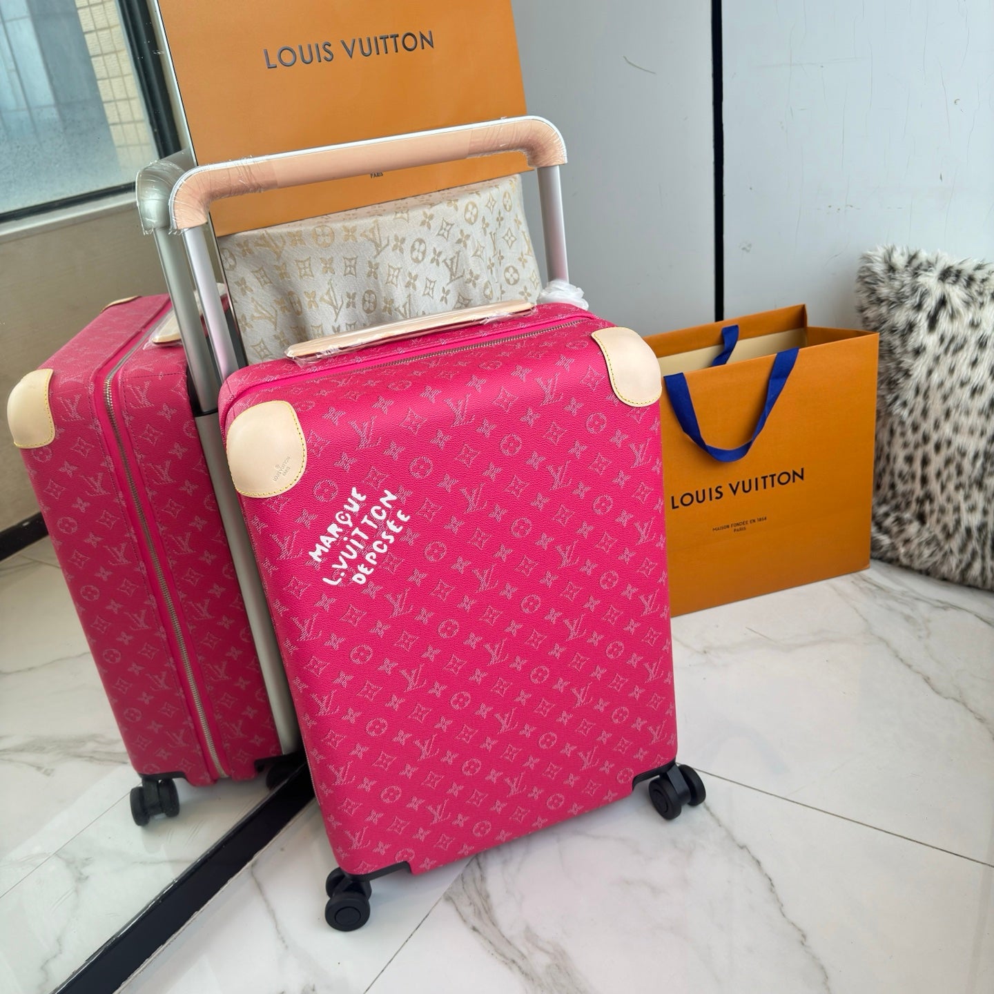 CUSTOM PINK HERITAGE CABIN 37L HORIZON 55 SUITCASE