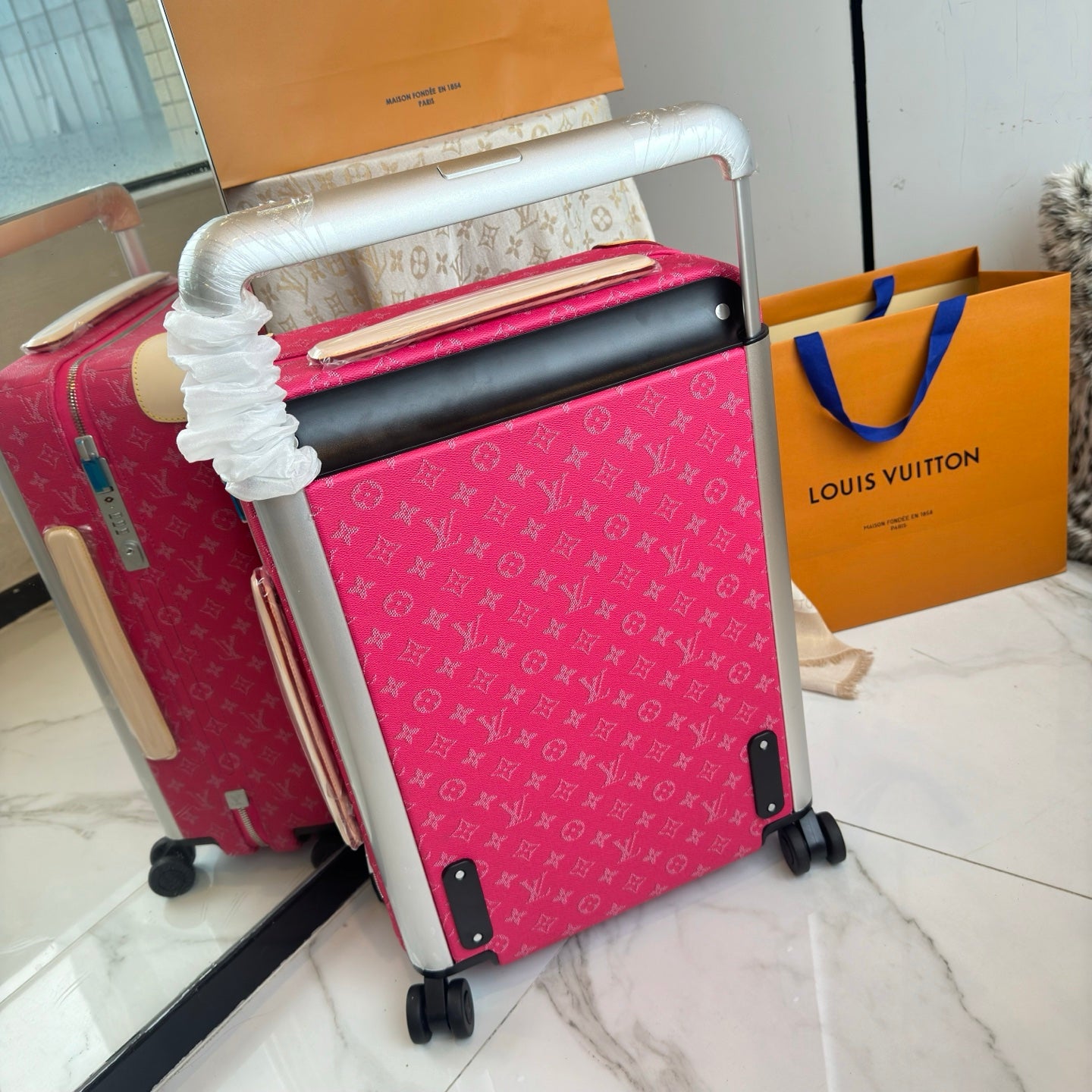 CUSTOM PINK HERITAGE CABIN 37L HORIZON 55 SUITCASE